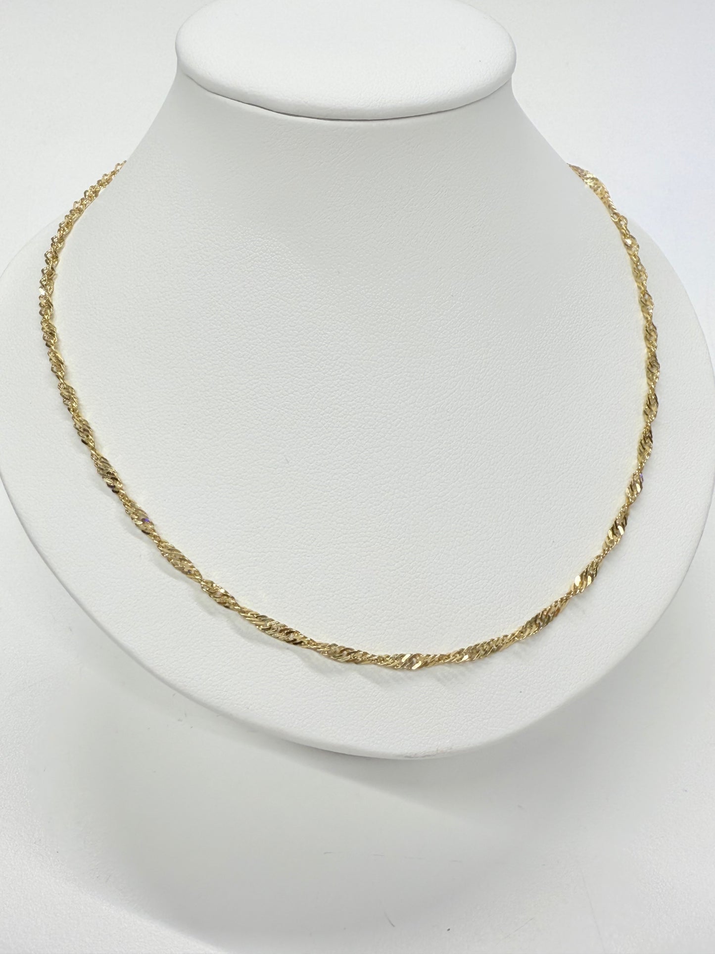 Collier torsadé en Or jaune 18k Lg 44cm