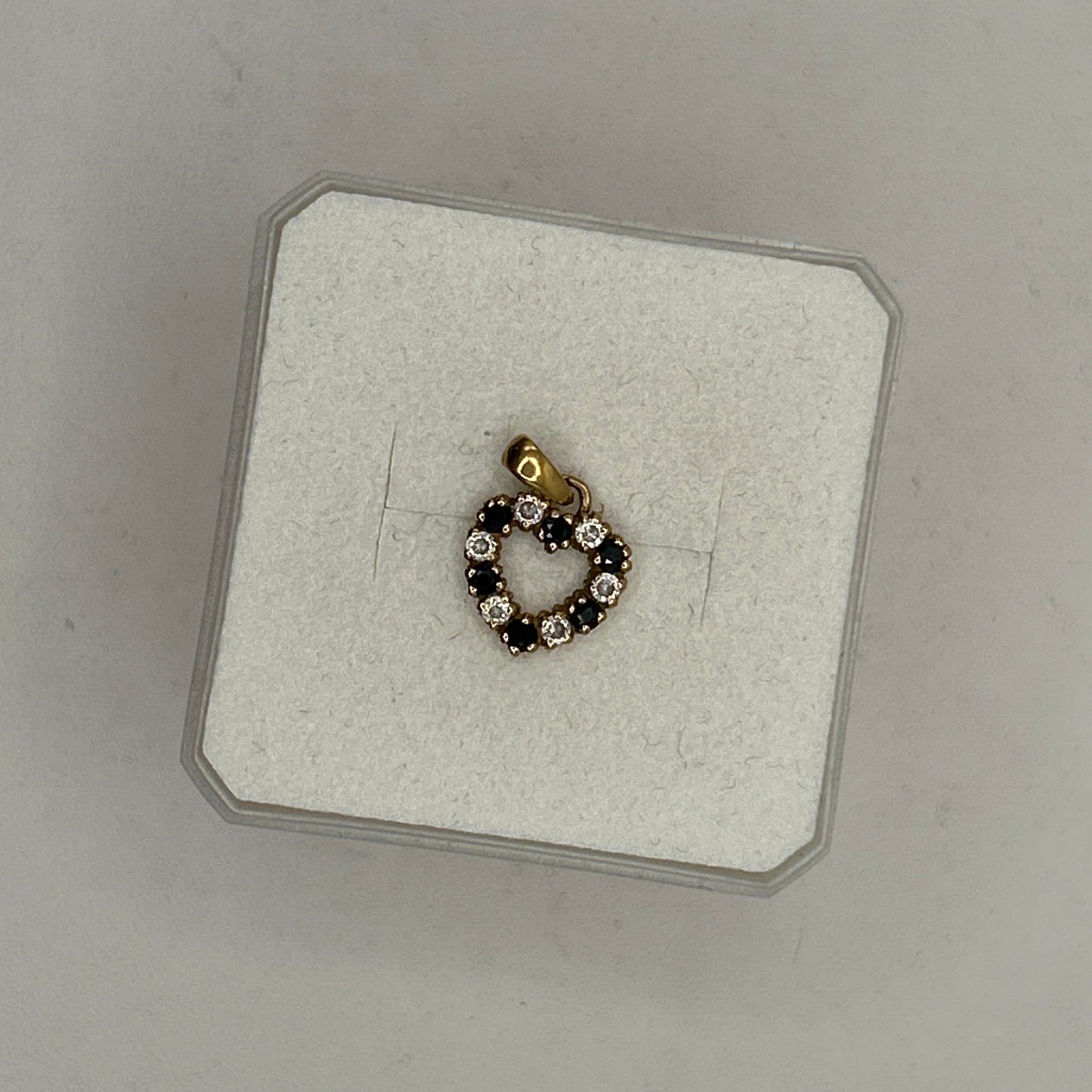Pendentif Médaille en Or Jaune 18K avec Saphirs et Zirconium