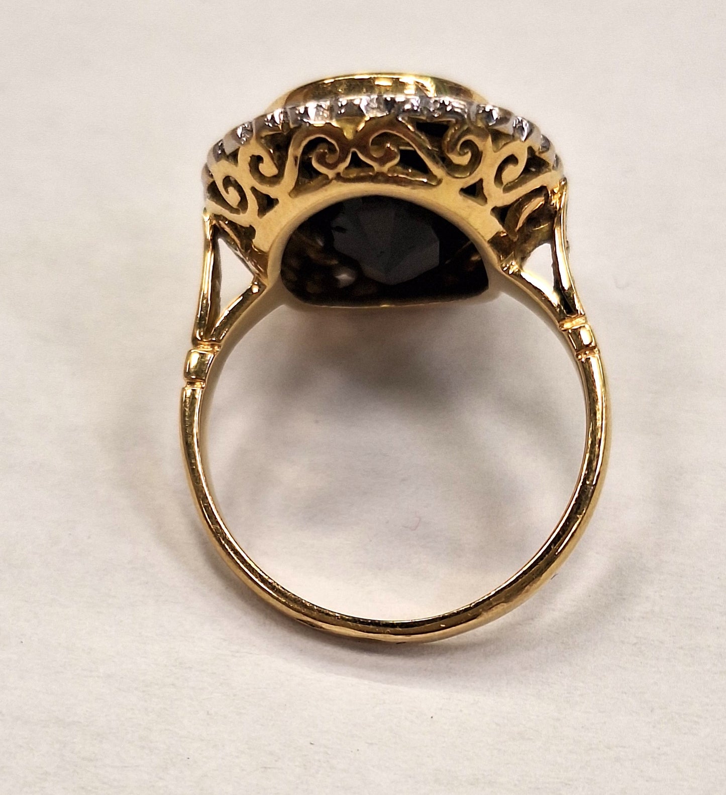 Bague Pompadour Vintage en Or Jaune 18K avec Saphir et Diamants