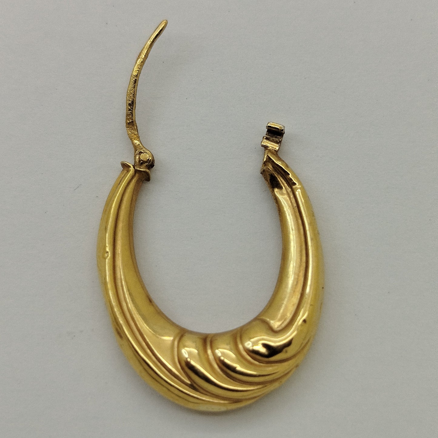 Boucles d'oreilles créoles en or jaune 18K 1.34 Grs