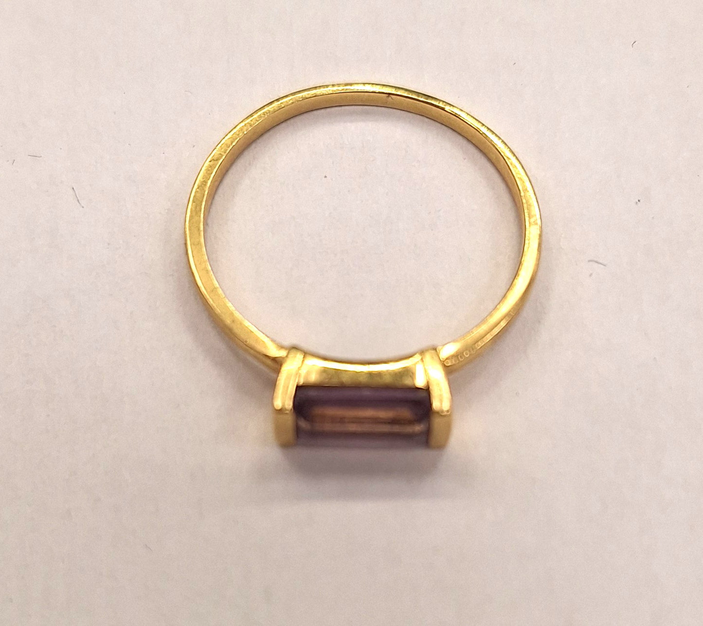 Bague en or jaune 18k avec améthyste naturelle