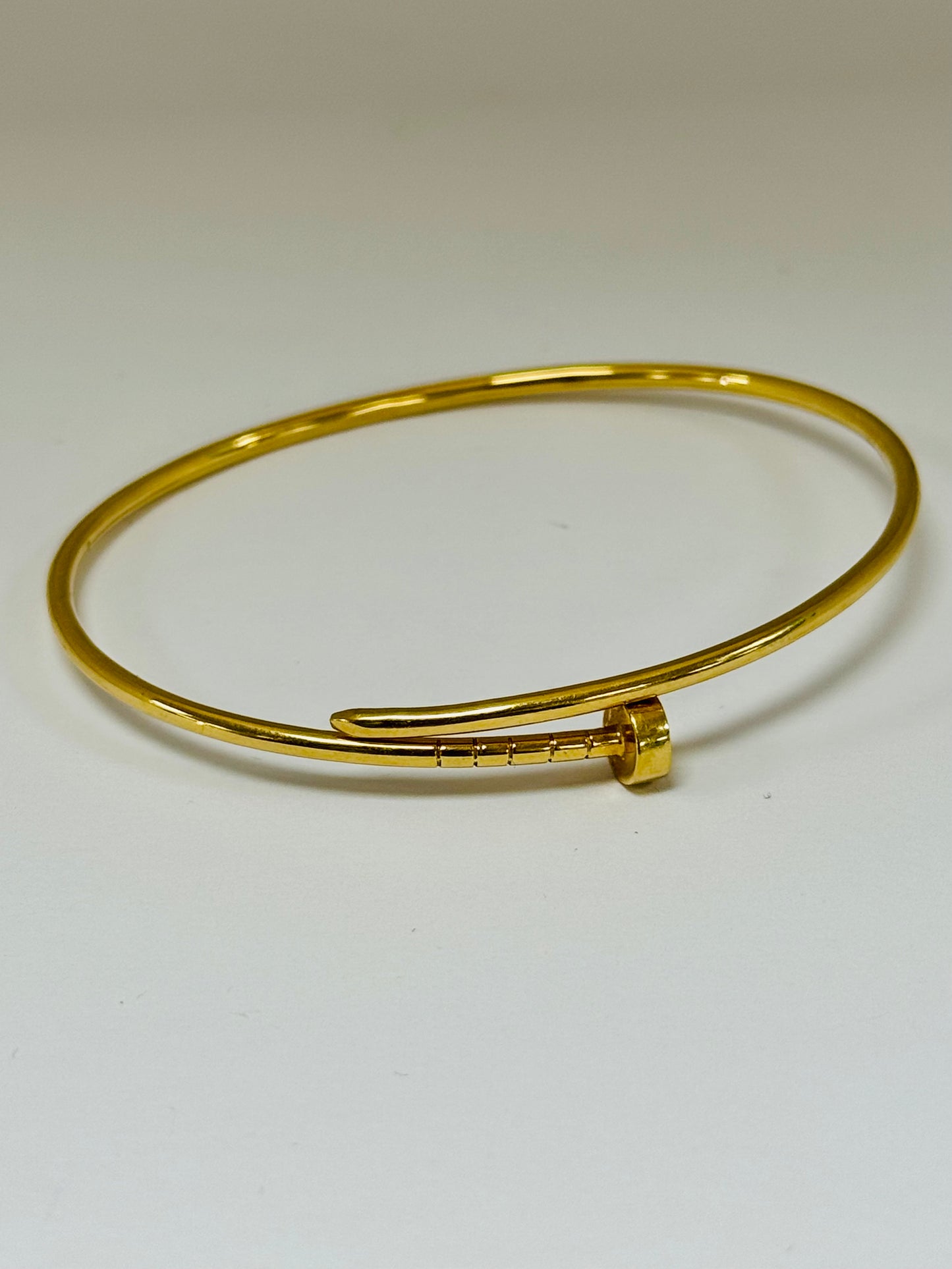 Bracelet clou en or jaune 18K 6.02 Grs