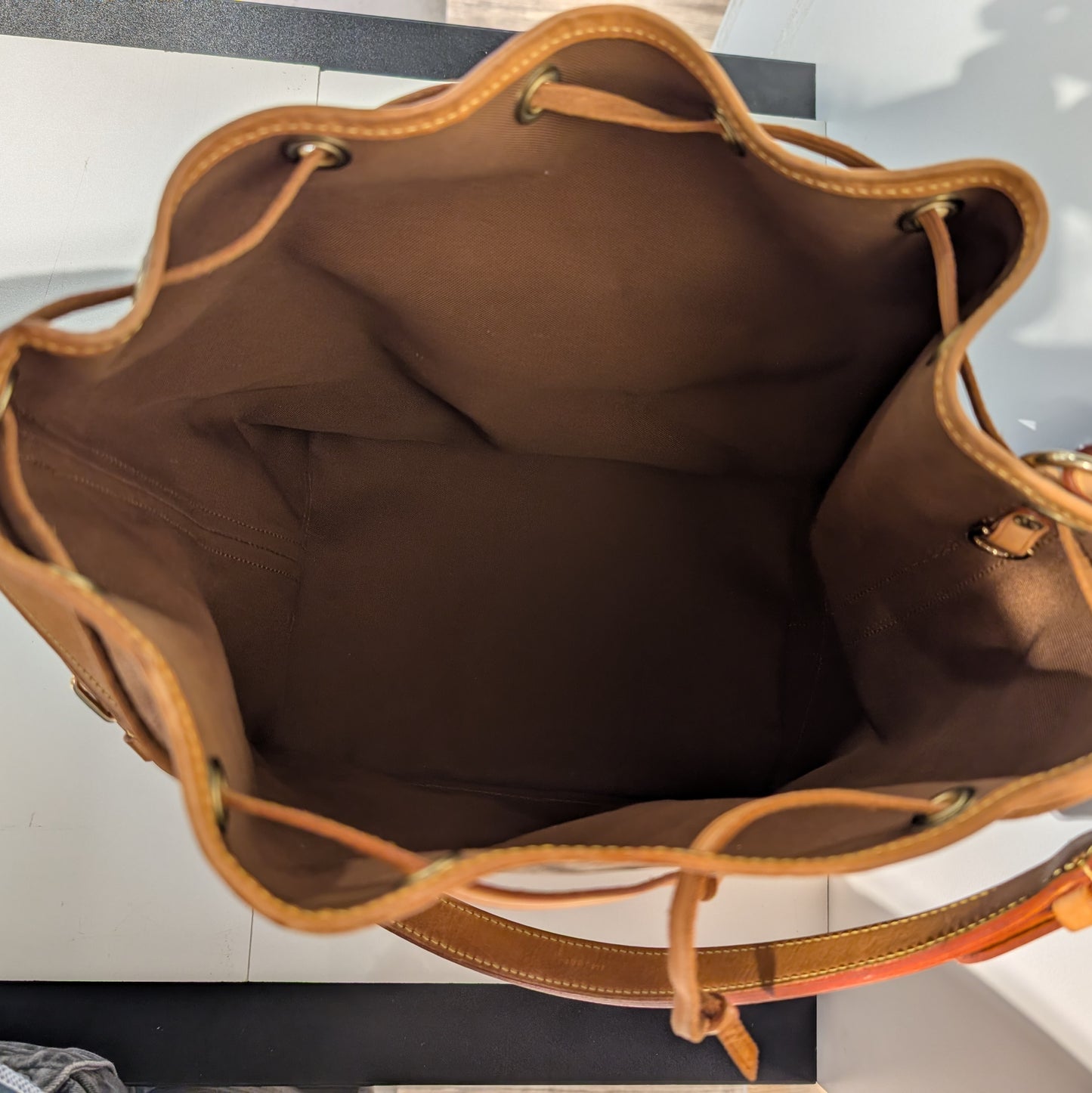 Sac seau Louis Vuitton Noé en cuir en Bon état général