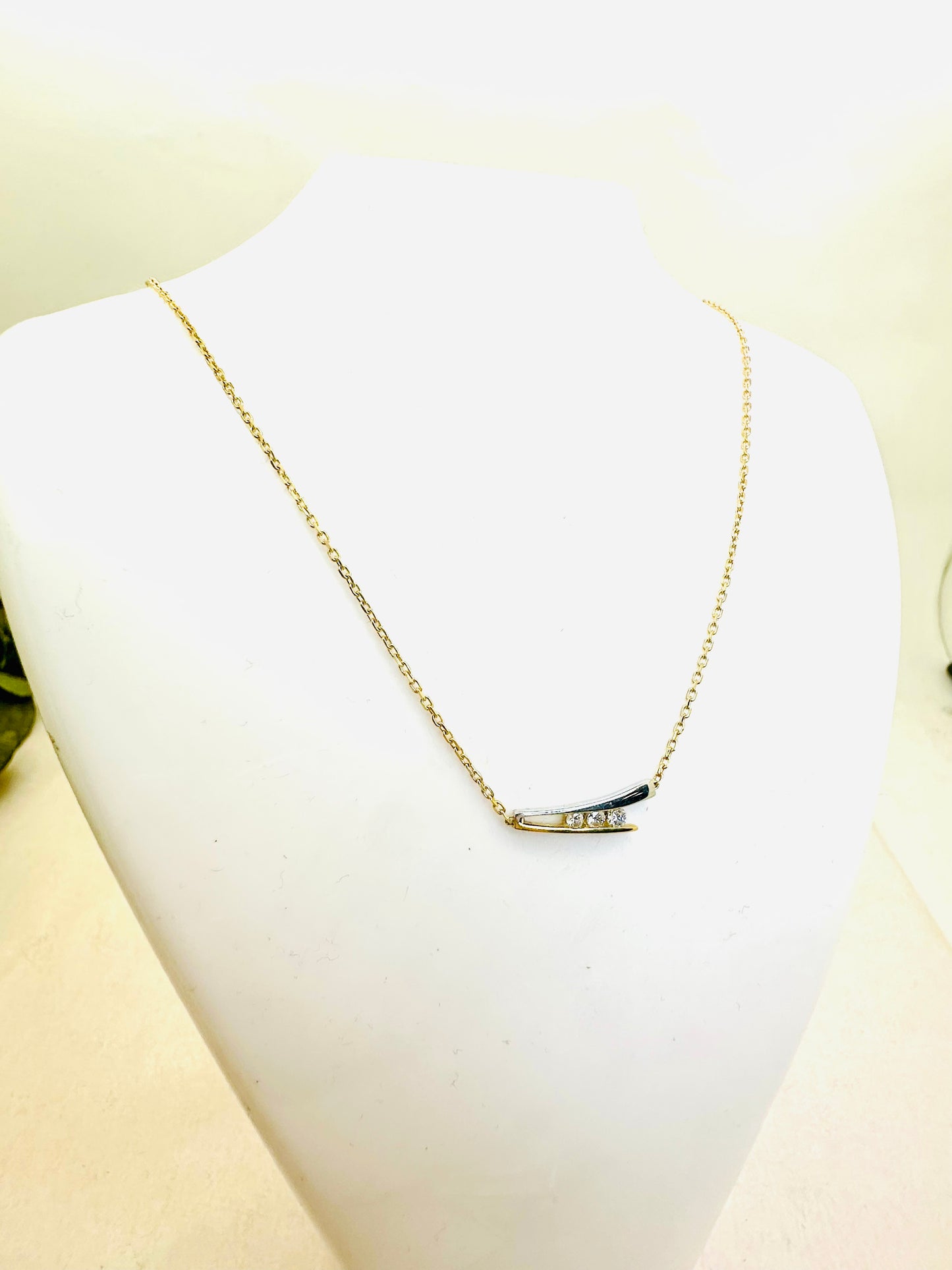 Collier Princesse en Or Blanc 18 Carats avec Diamants