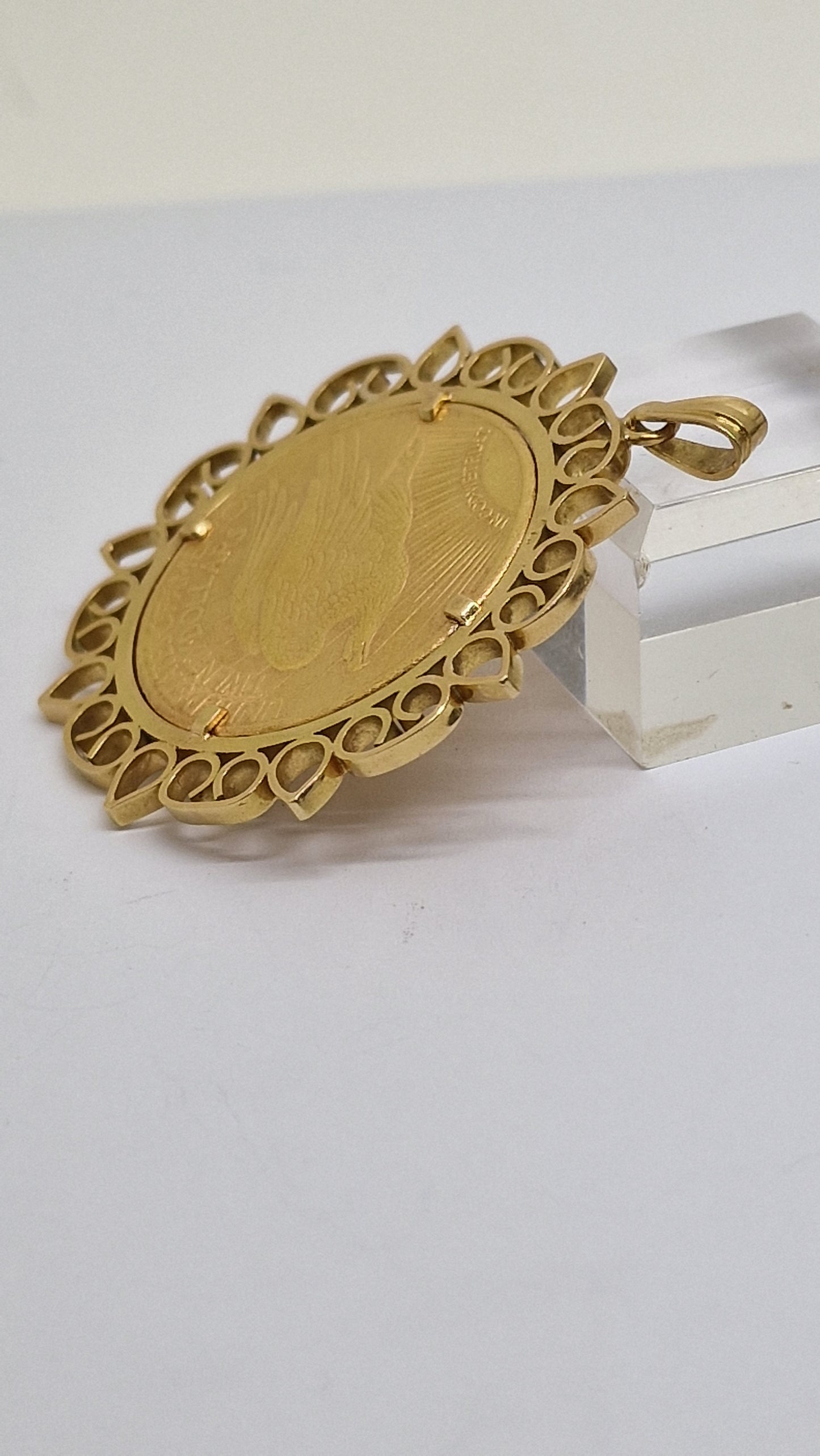 Pendentif Porte Pièce en Or Jaune 18K 48.63 Grs