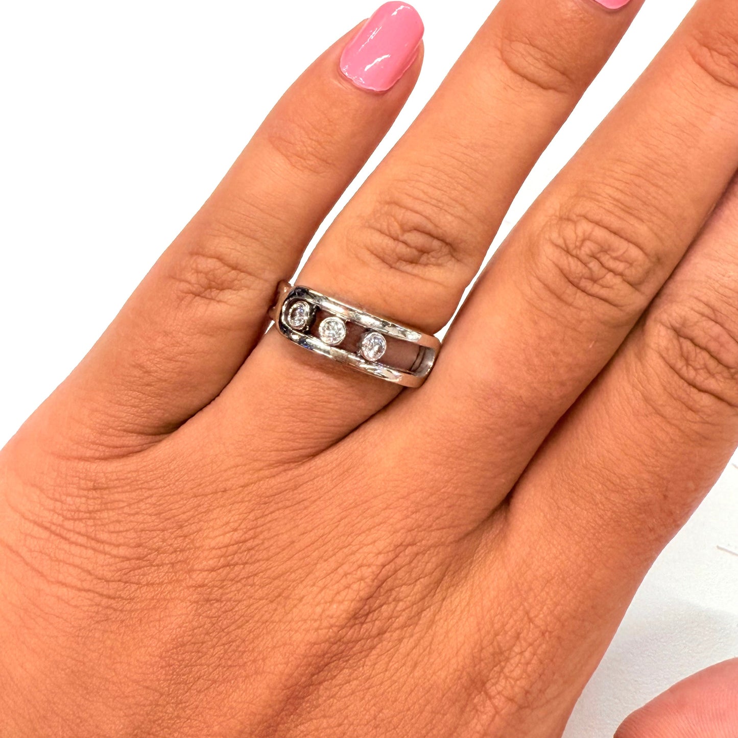 Bague Signée Or Blanc 18K avec Diamants MESSIKA 4.04 Grs - Taille 52