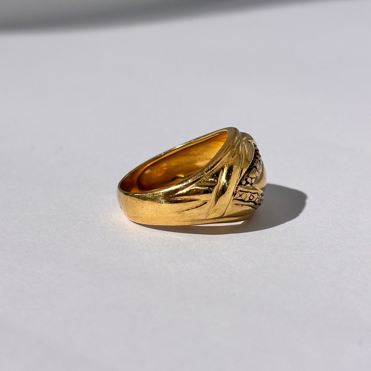 Chevalière en Or Jaune 18K avec 3 Diamants