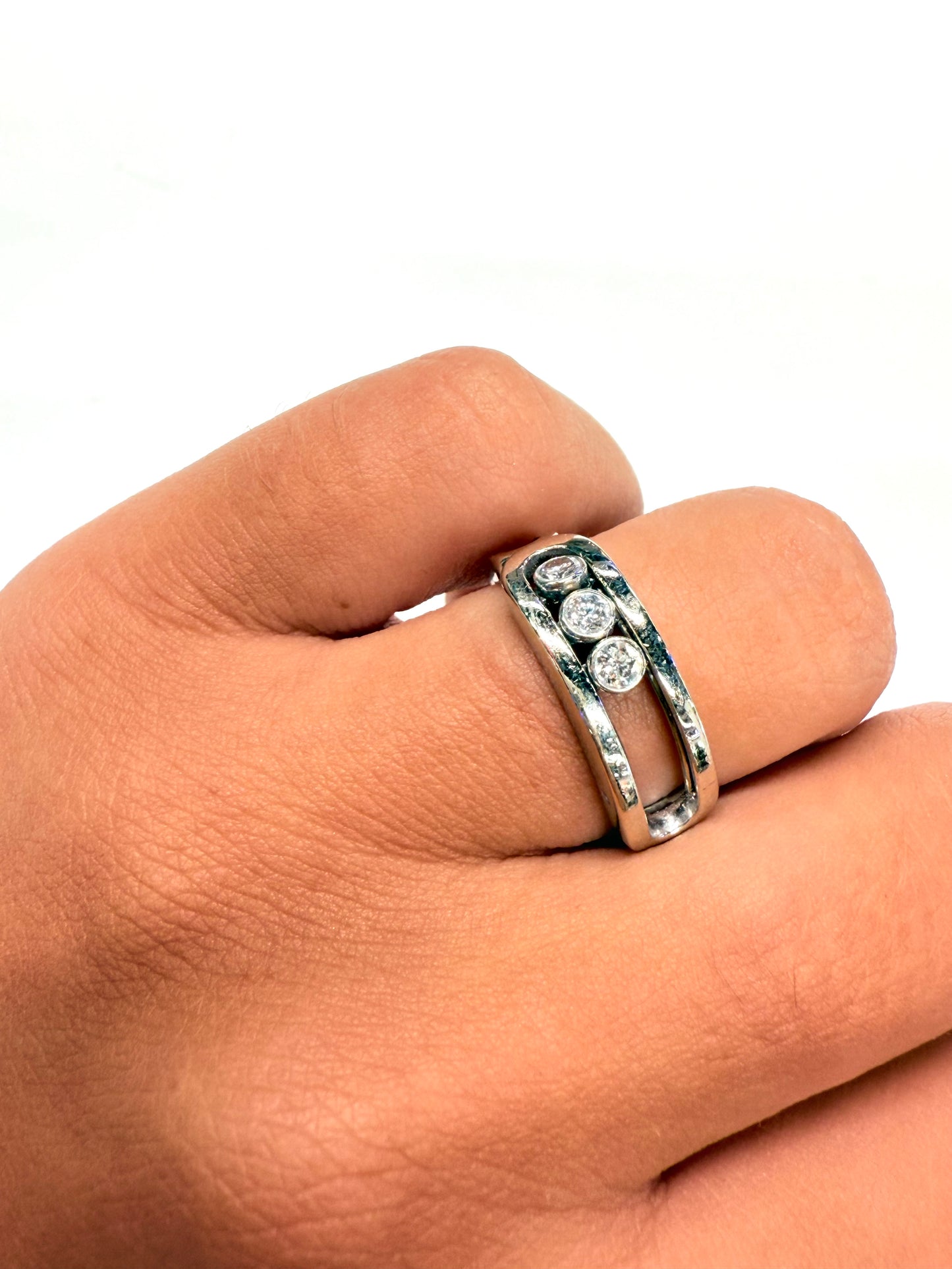 Bague Signée Or Blanc 18K avec Diamants MESSIKA 4.04 Grs - Taille 52