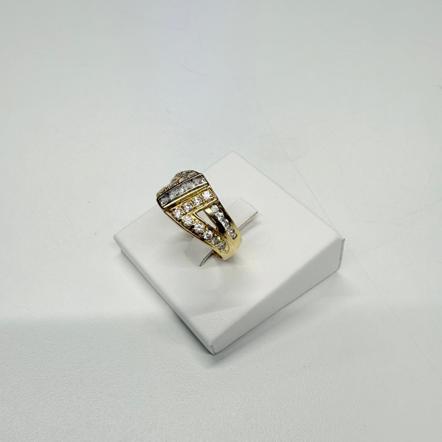 Bague empierrée en Or jaune 18K