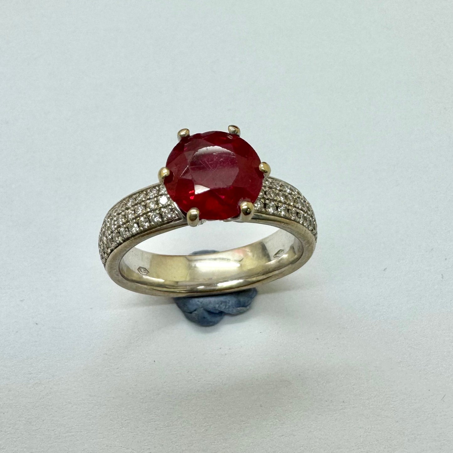 Bague Or Blanc Solitaire Diamants et Rubis 18K
