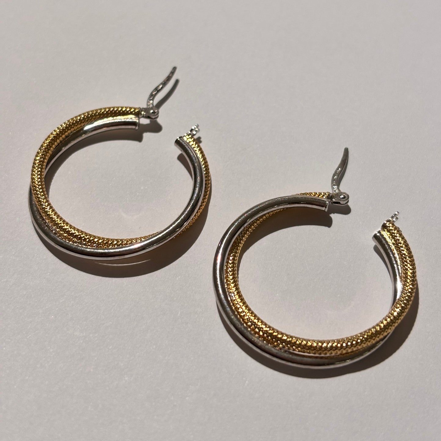 Boucles d'oreilles créoles en or jaune et blanc 18k - 4.34 Grs