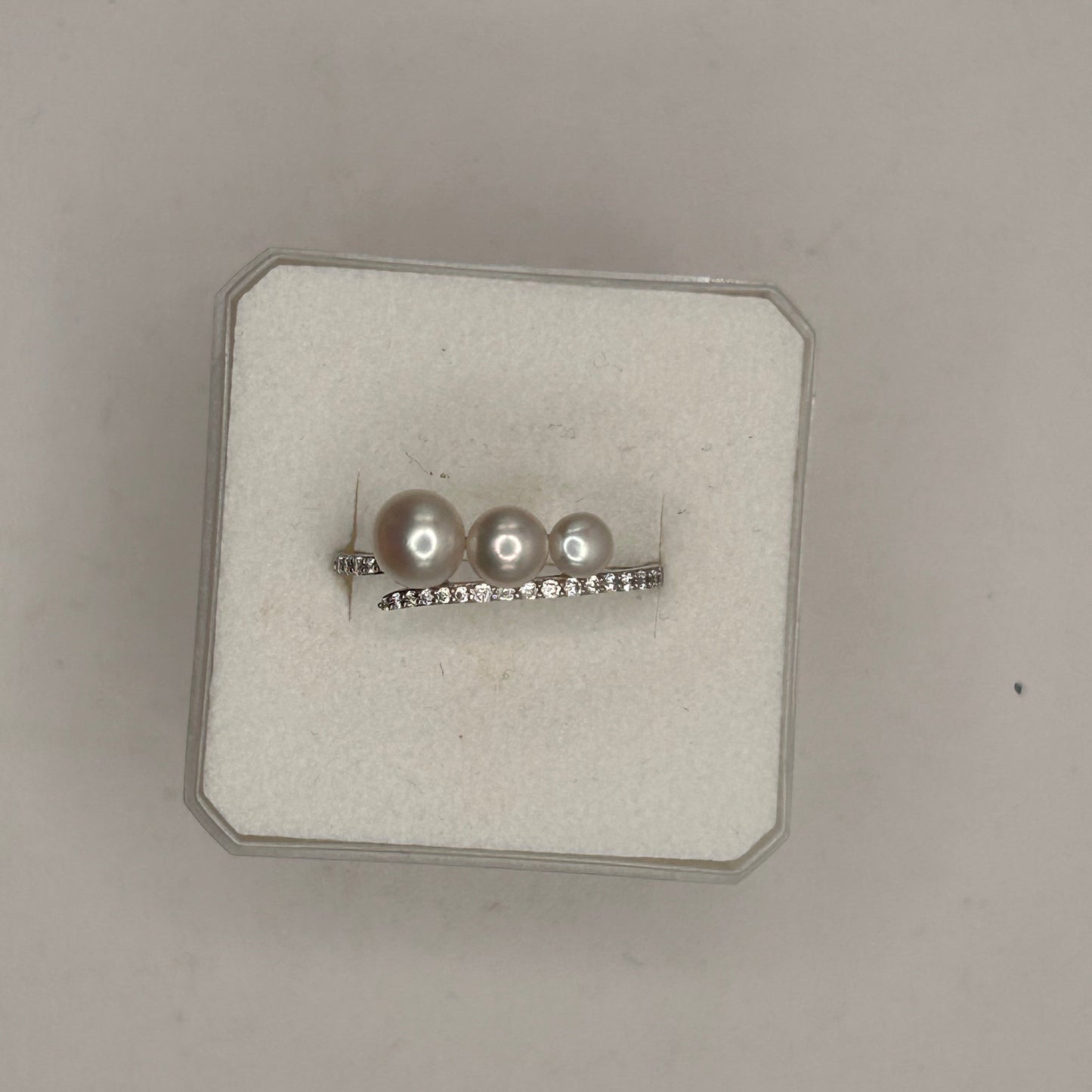 Bague en Or Blanc 18K avec Perles et Zirconiums
