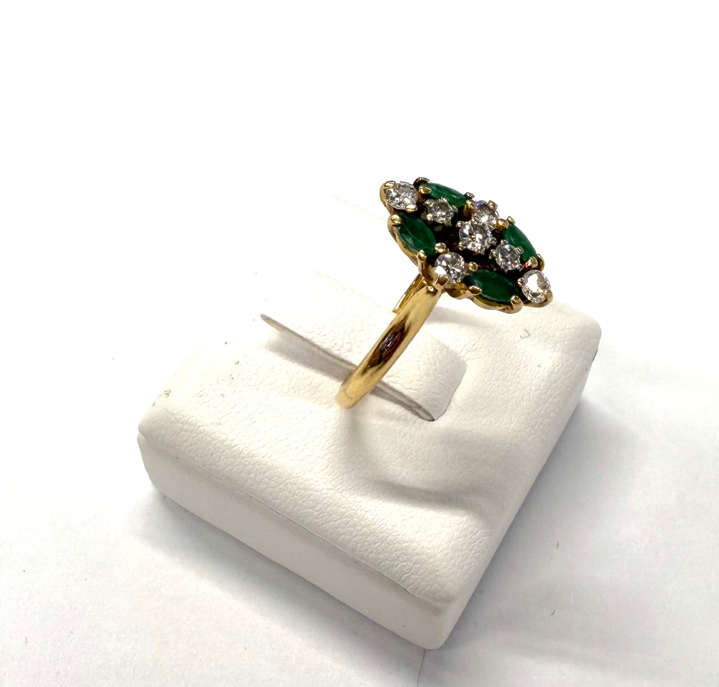 Bague en Or jaune 18k avec diamants et émeraudes