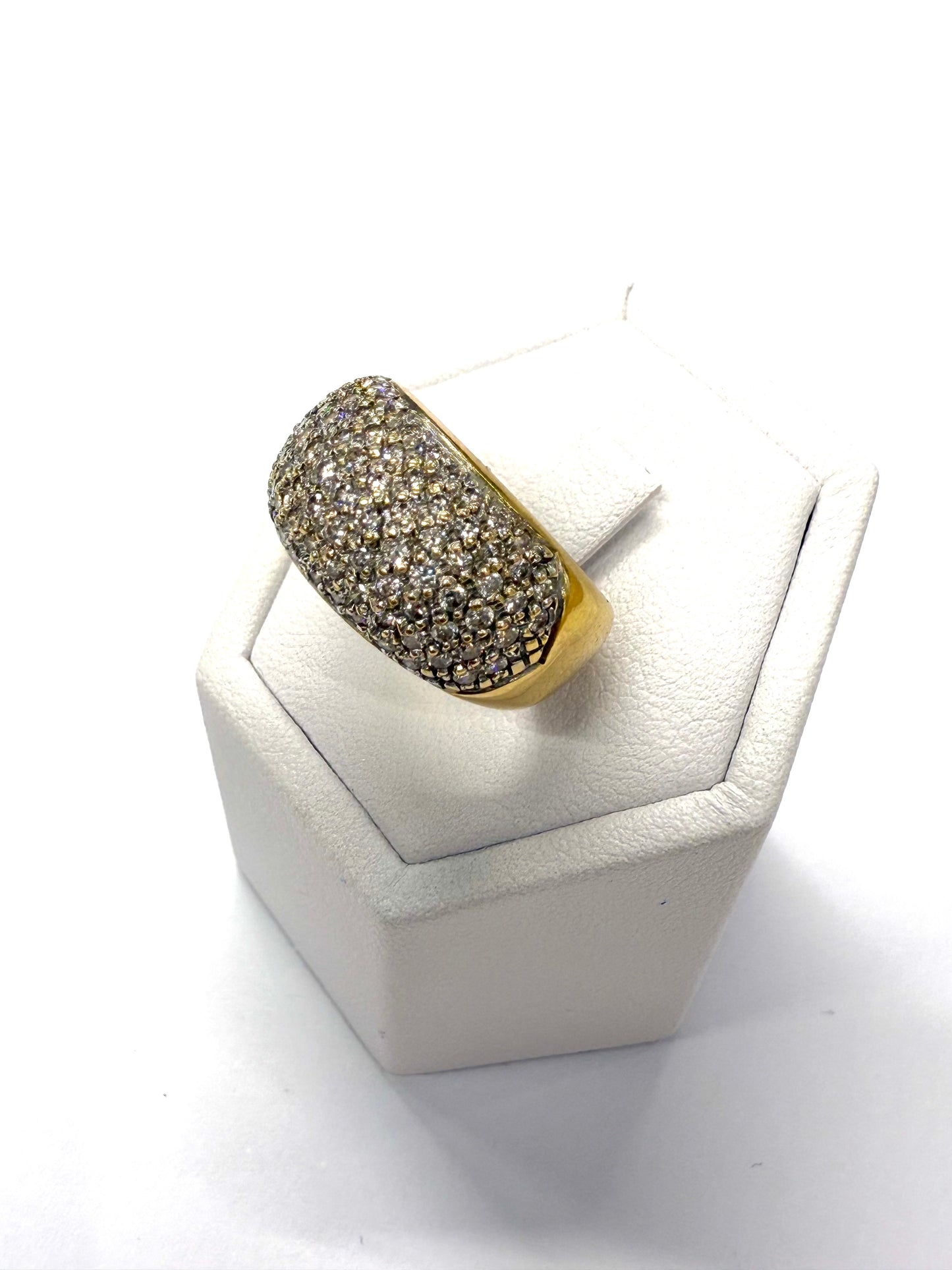 Bague en Or jaune 18K avec pavage de diamants T53
