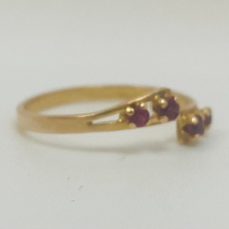 Bague en Or avec 4 Pierres Roses