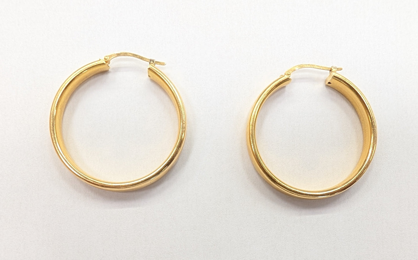 Boucles d'oreilles créoles en or jaune 18K 5.85 Grs