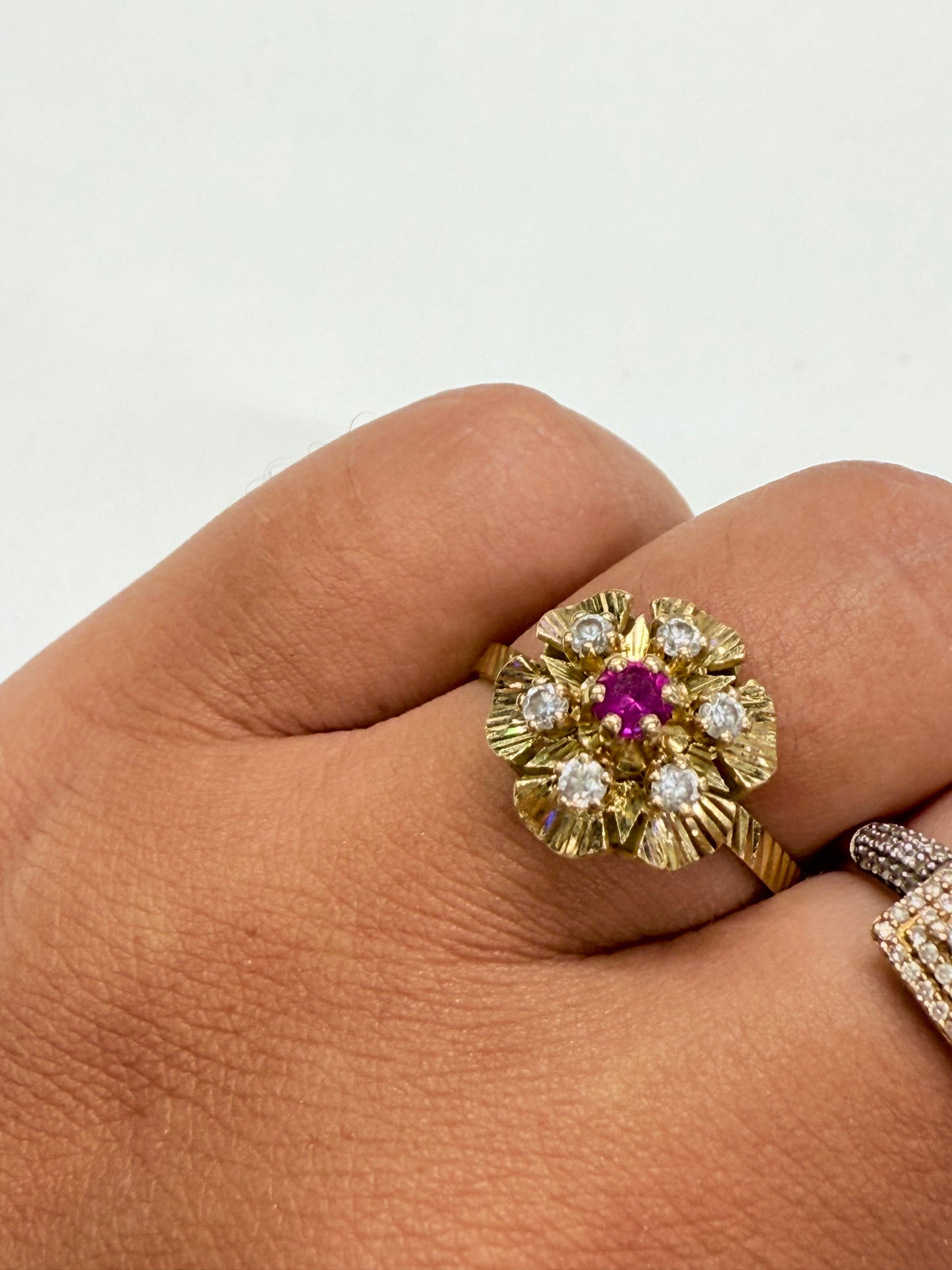 Bague Chou en Or jaune 18k avec rubis et zirconiums