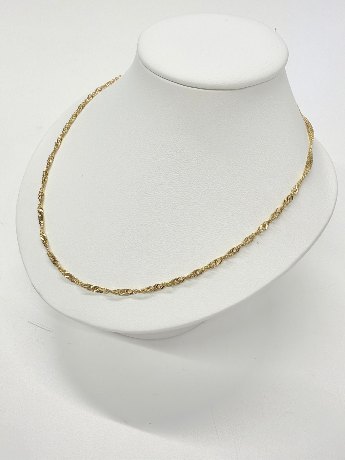 Collier torsadé en Or jaune 18k Lg 44cm