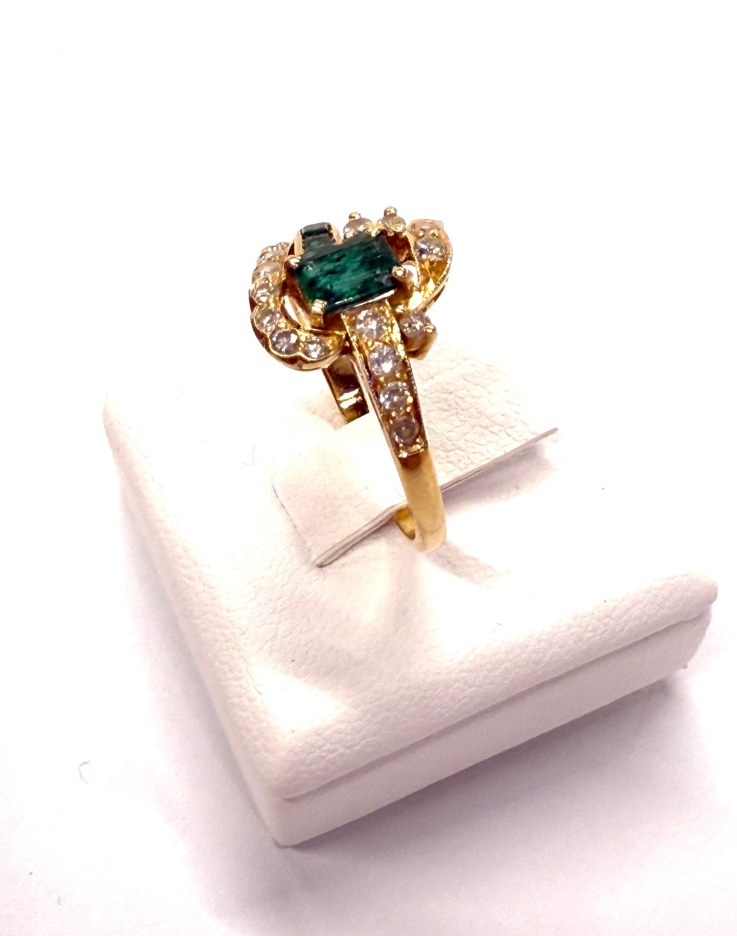 Bague en Or Jaune 18k avec Émeraude et Diamants