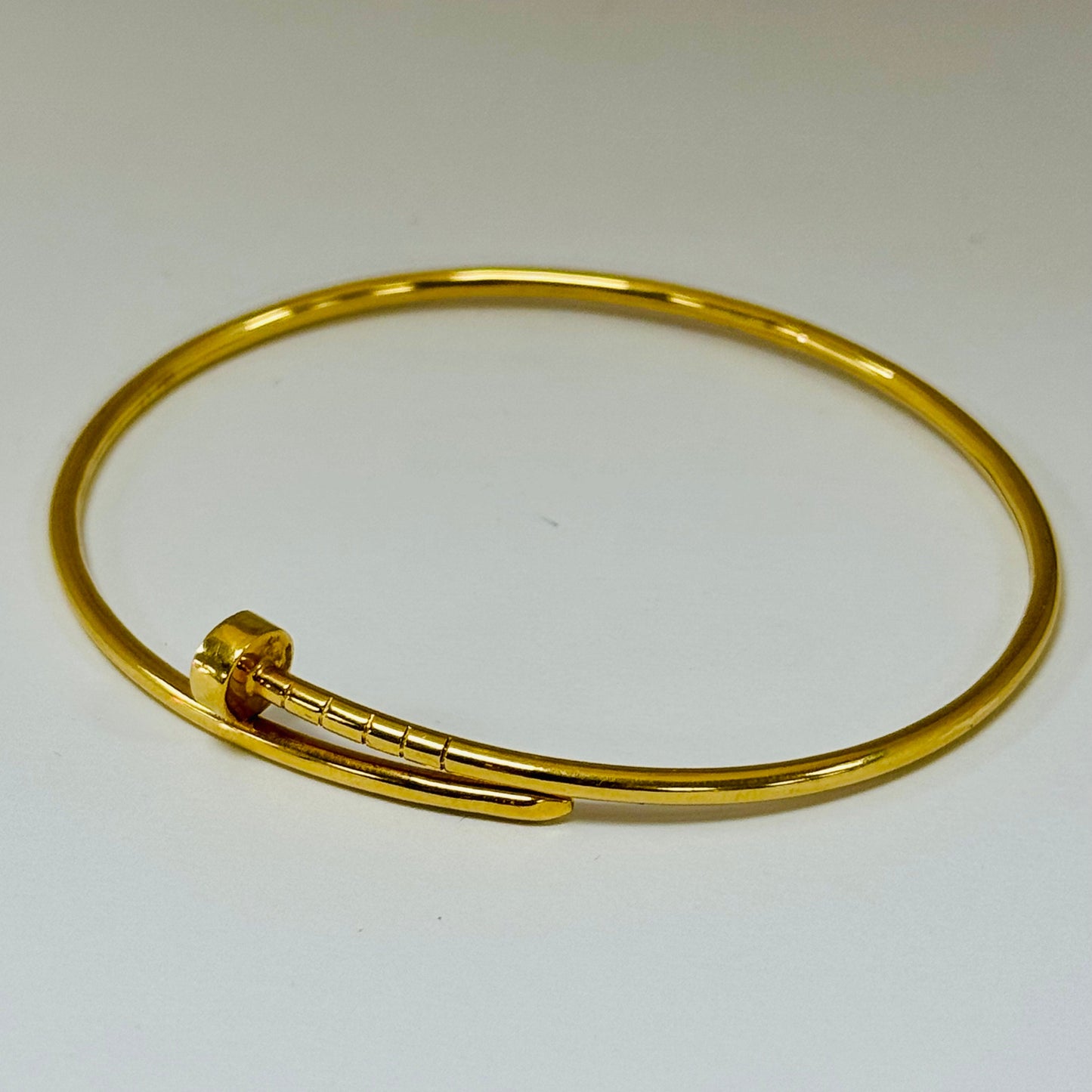 Bracelet clou en or jaune 18K 6.02 Grs