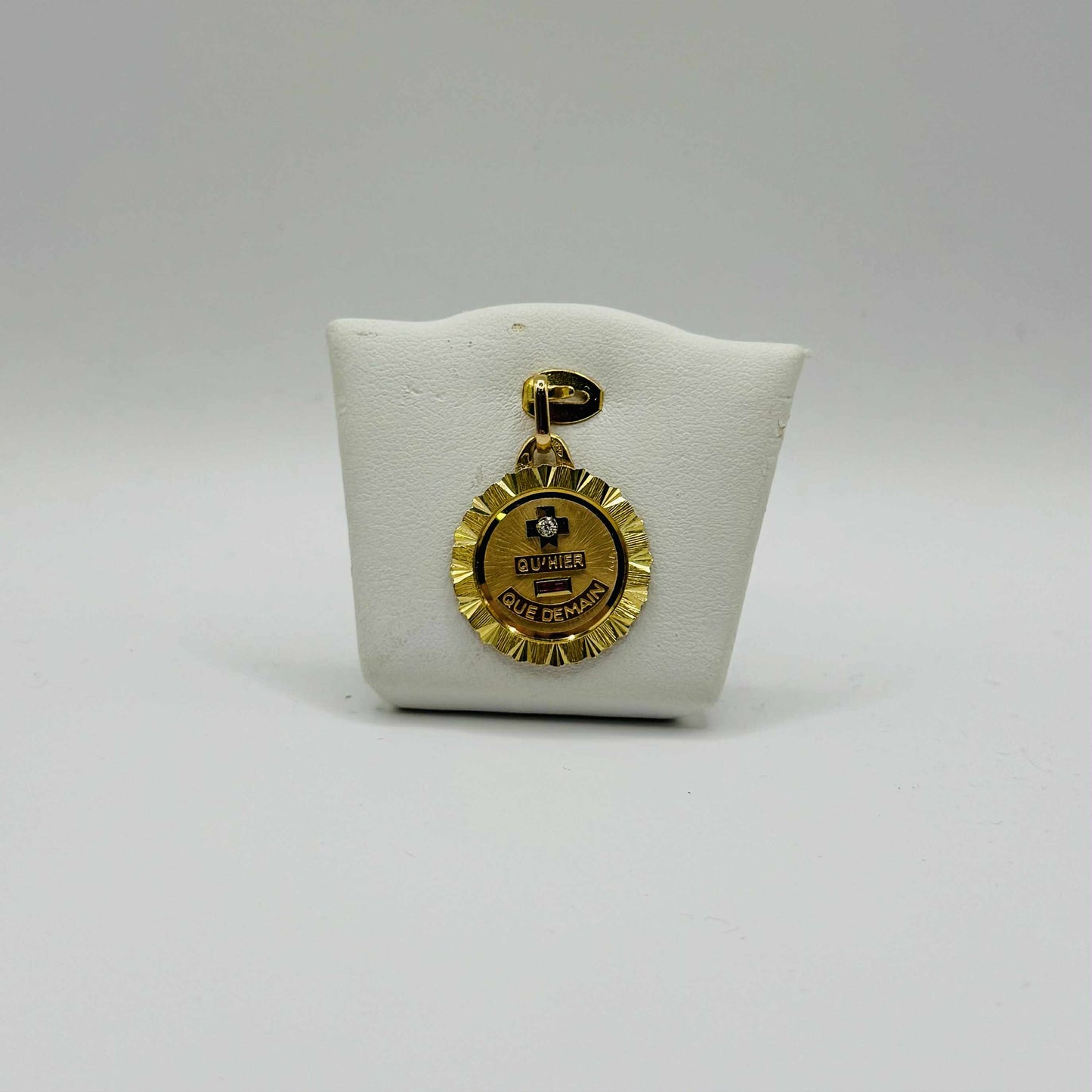 Pendentif Médaille en Or Jaune 18K 2.88 Grs