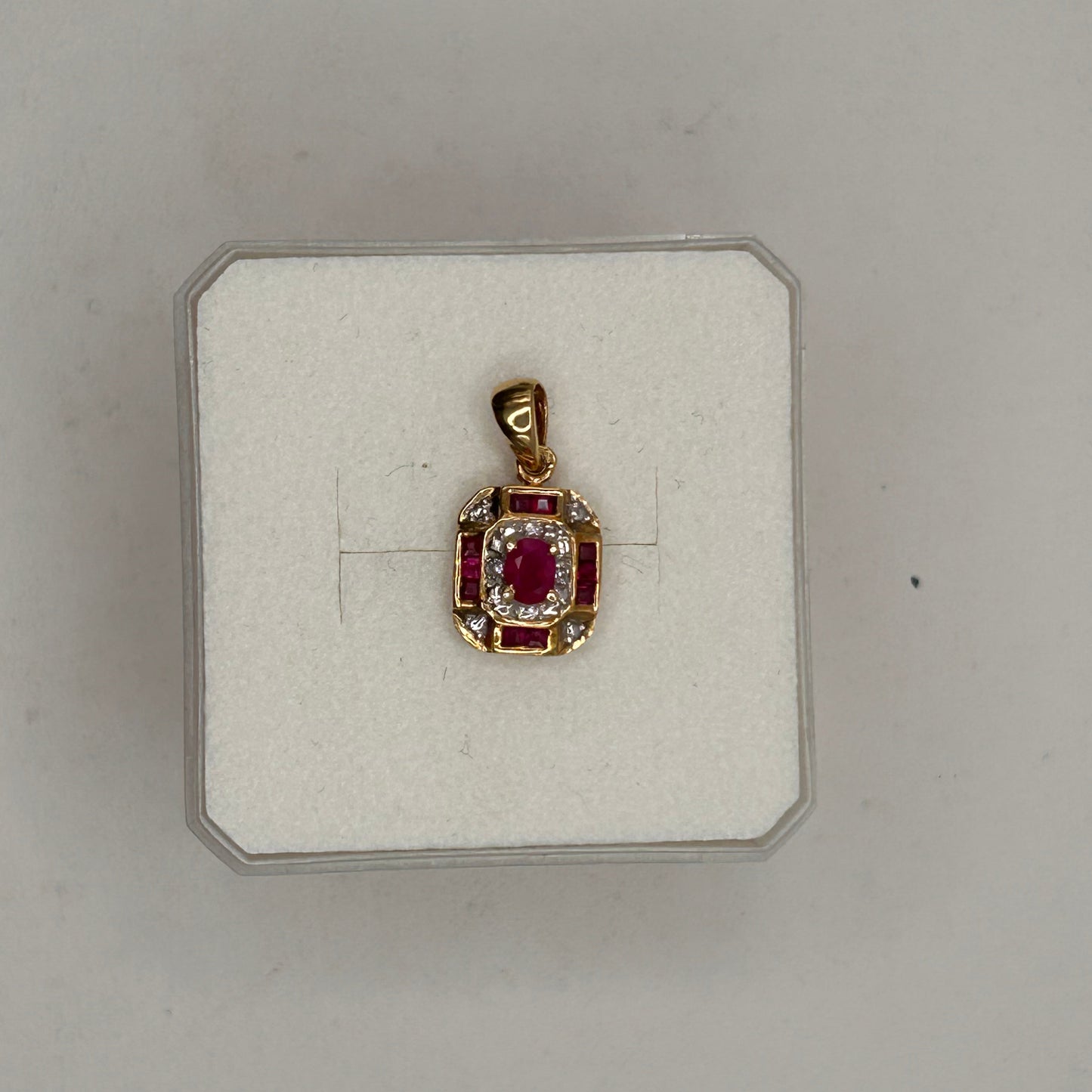 Pendentif Or Jaune 750/1000 avec Rubis et Diamants