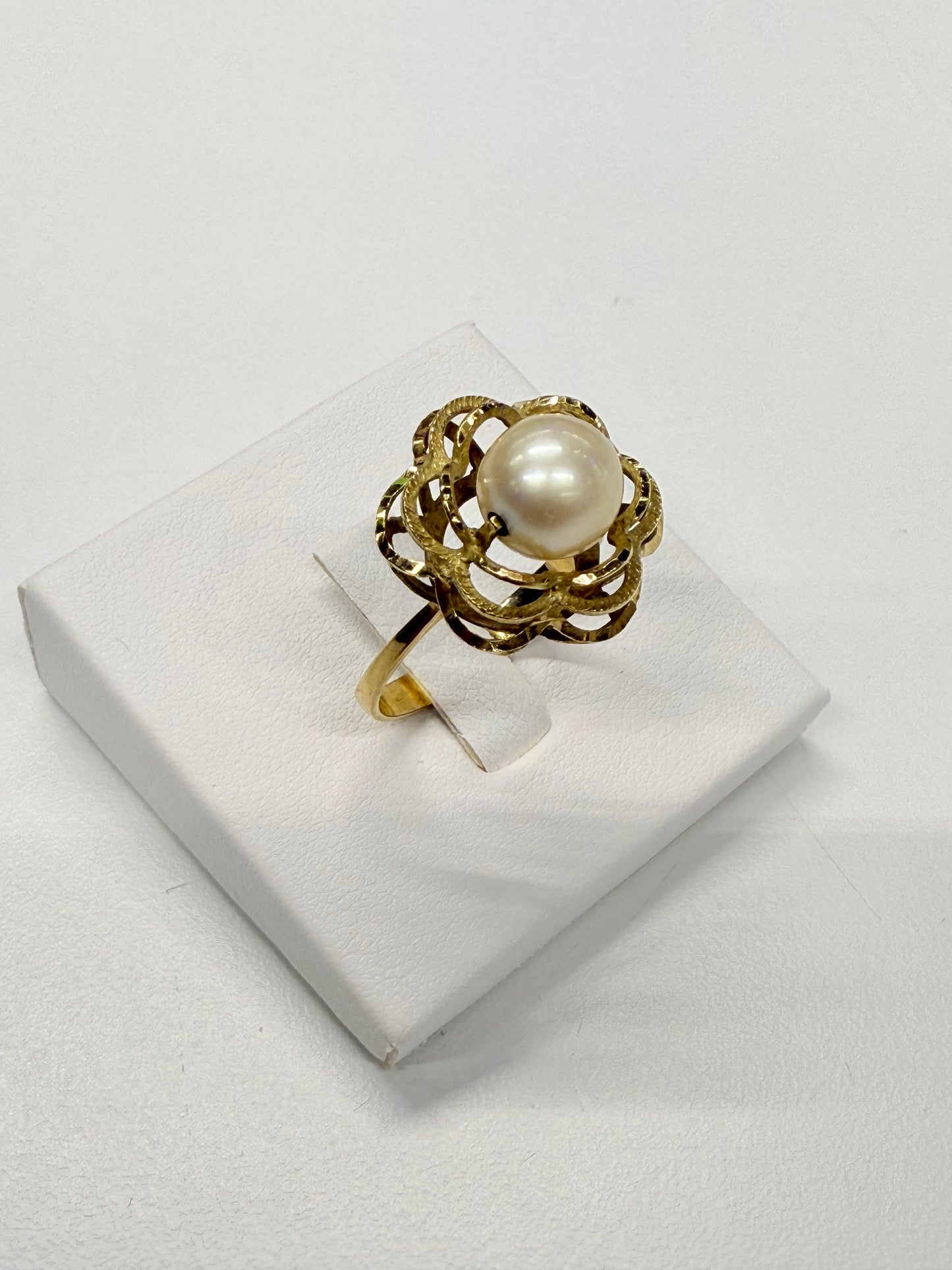 Bague fleur Or Jaune 18k avec perle d'eau douce