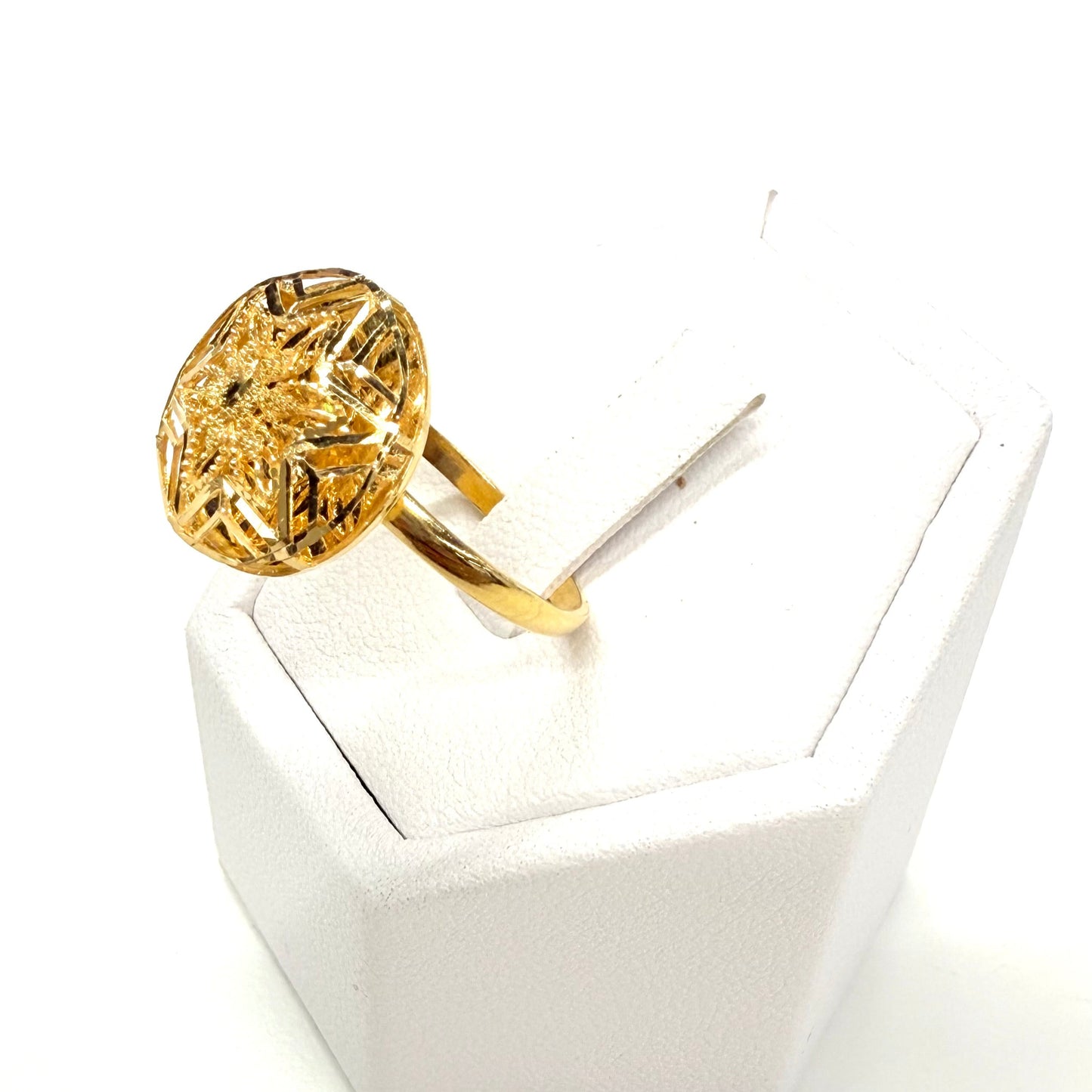 Bague travaillée en Or Jaune 21k - T 57