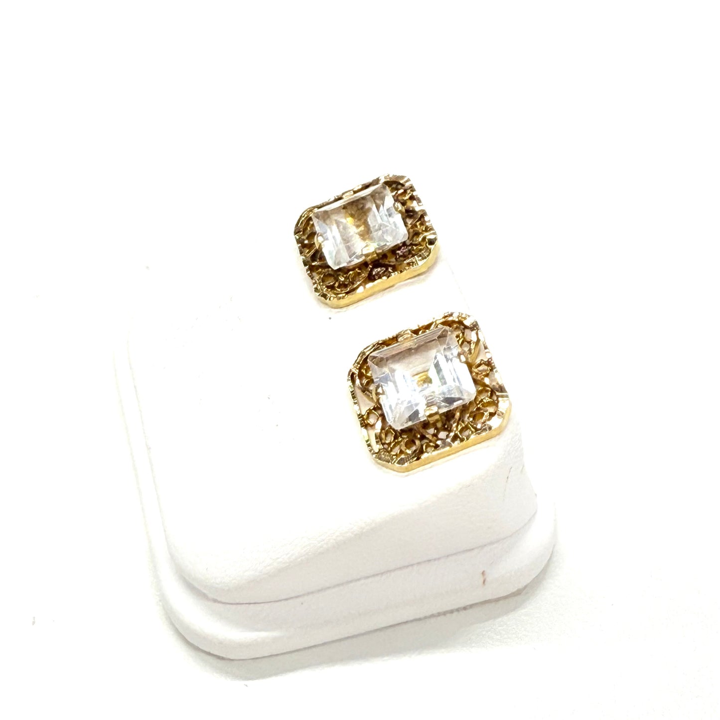 Boucles d'oreilles en or jaune et zirconium 18k