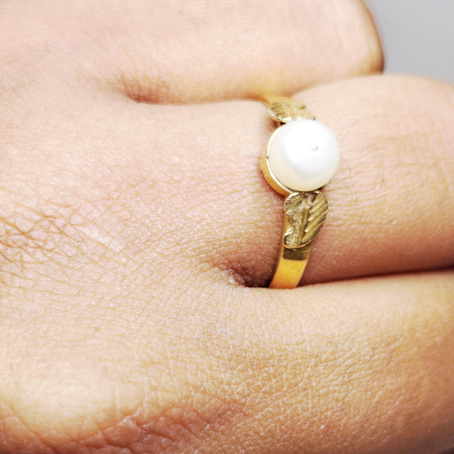 Bague Solitaire Or en Jaune 18 Carats avec Perle Centrale - T 53