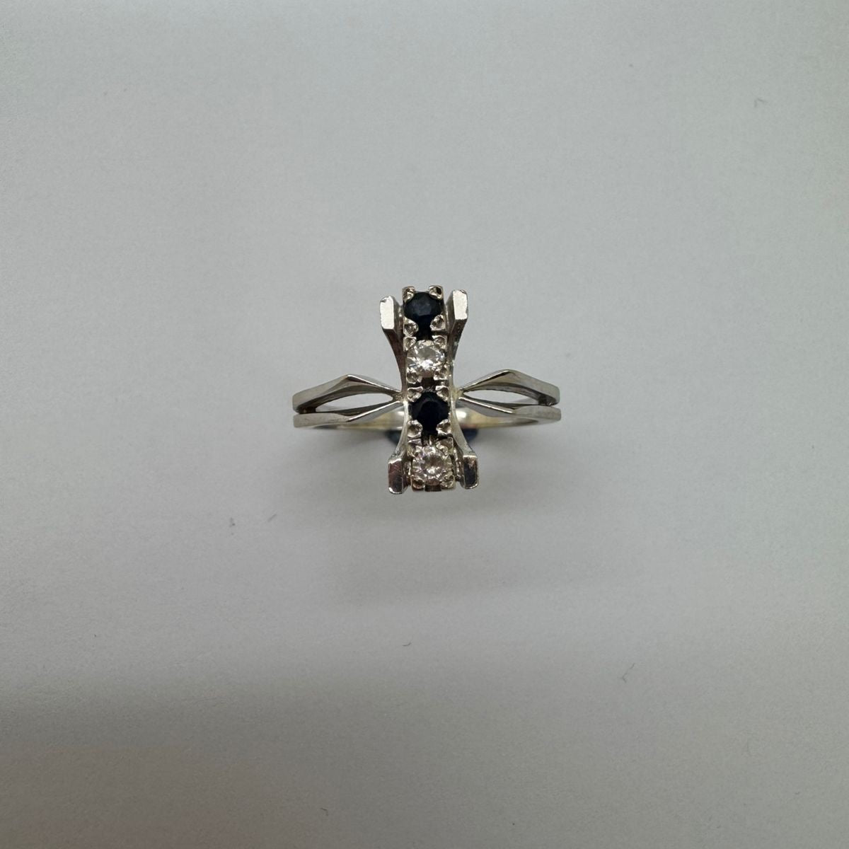 Bague en or blanc 18 carats avec zirconium et saphir – T 50,5