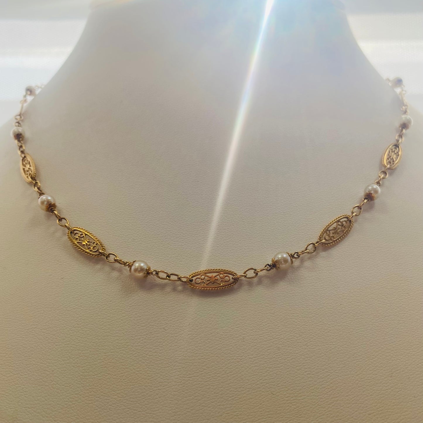 Collier Princesse en Or Jaune 18 carats avec Perles Nacrées - 12.50 Grs