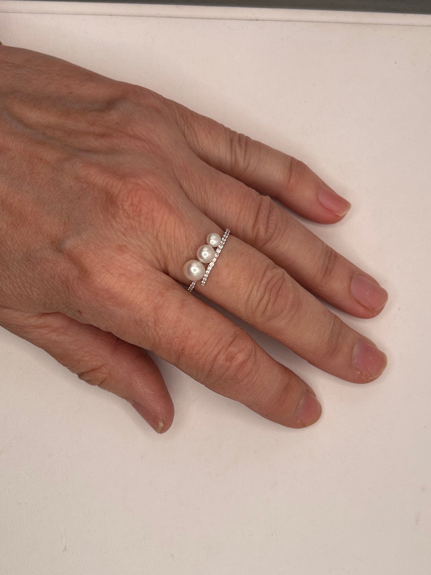 Bague en Or Blanc 18K avec Perles et Zirconiums