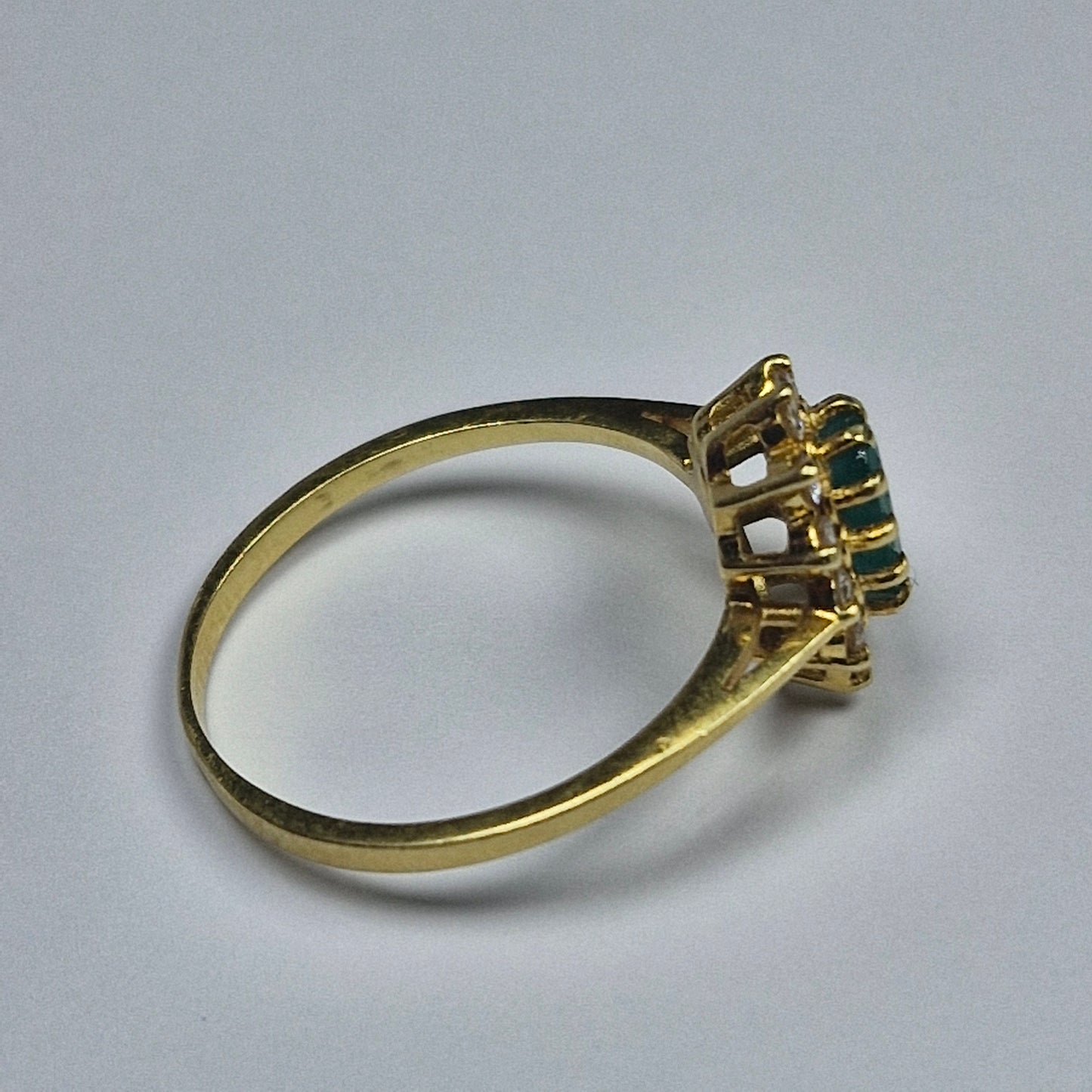 Bague Marguerite avec pierre verte et diamants 0,01 ct