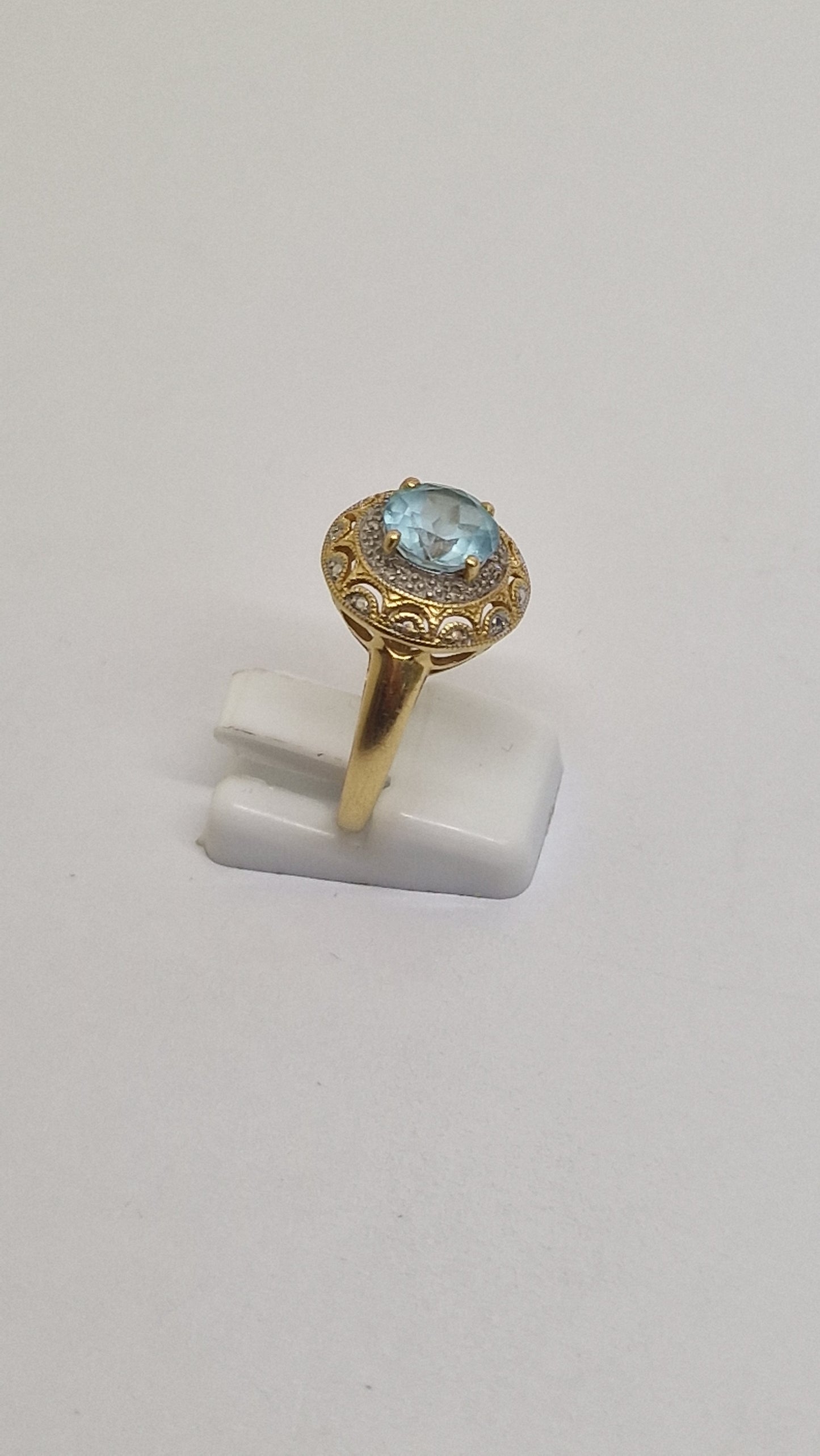 Bague en Or jaune 18K avec Aigue Marine