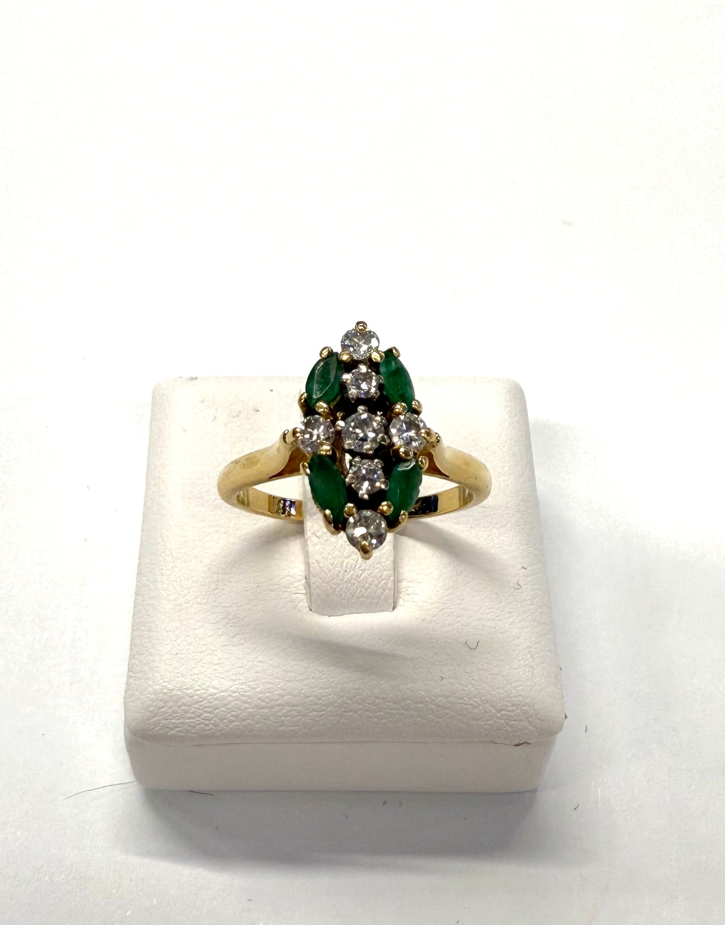 Bague en Or jaune 18k avec diamants et émeraudes