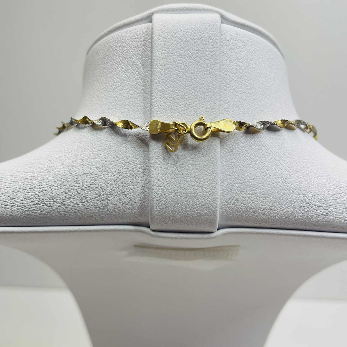 Collier Ras du Cou en Or 18K 3.12 Grs