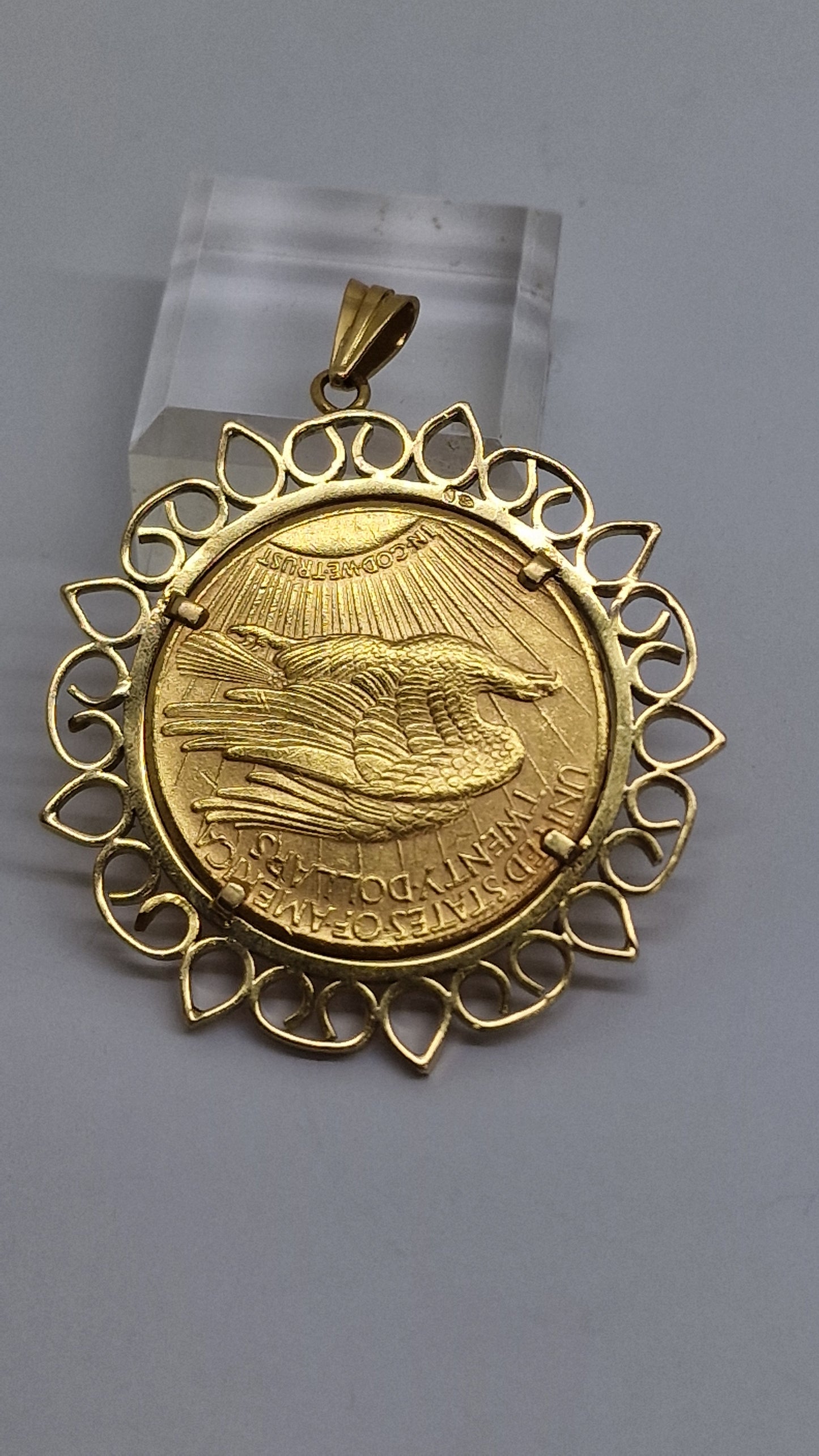Pendentif Porte Pièce en Or Jaune 18K 48.63 Grs