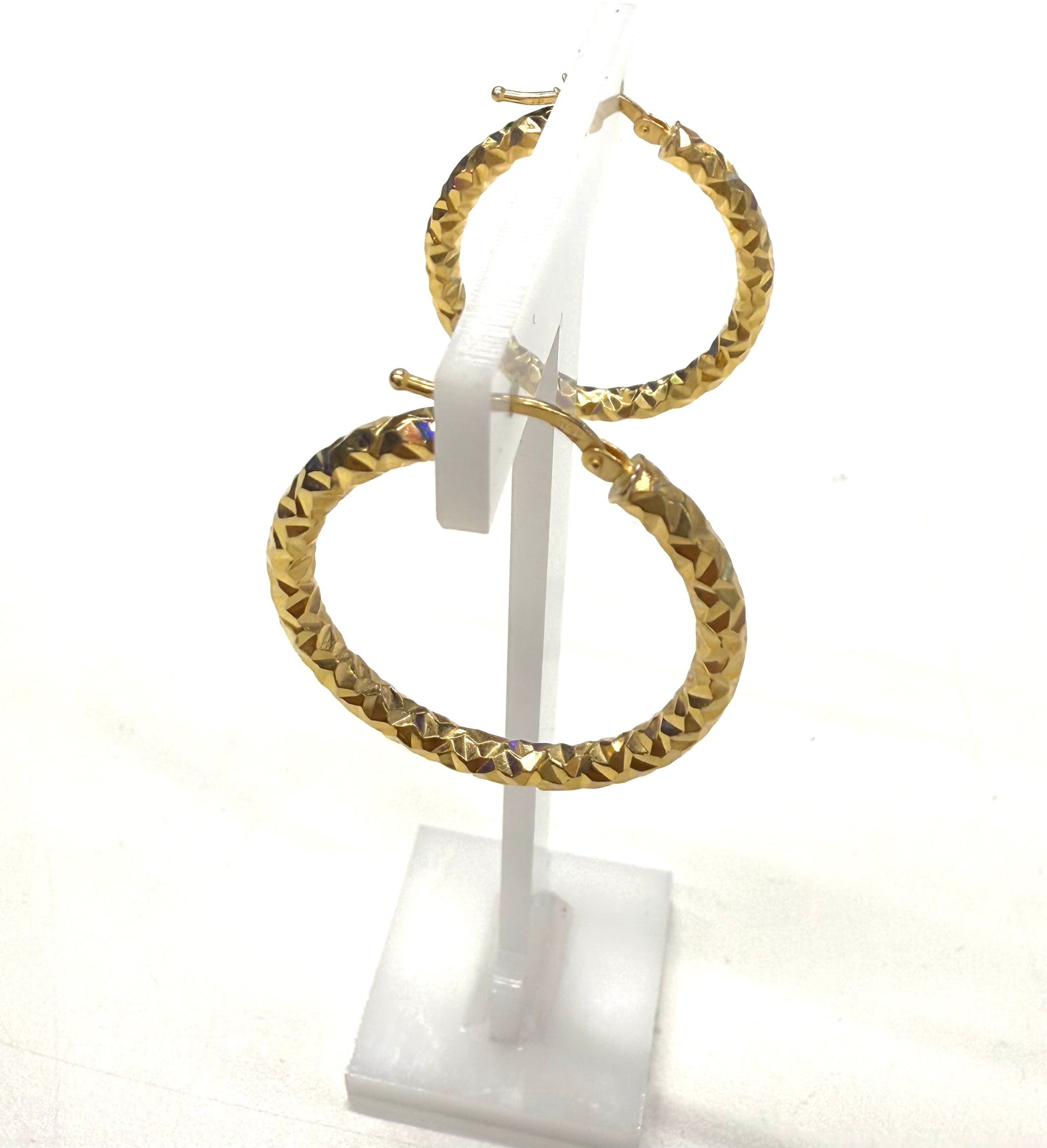Boucles d'oreilles créoles en or jaune 18k 2.87 Grs