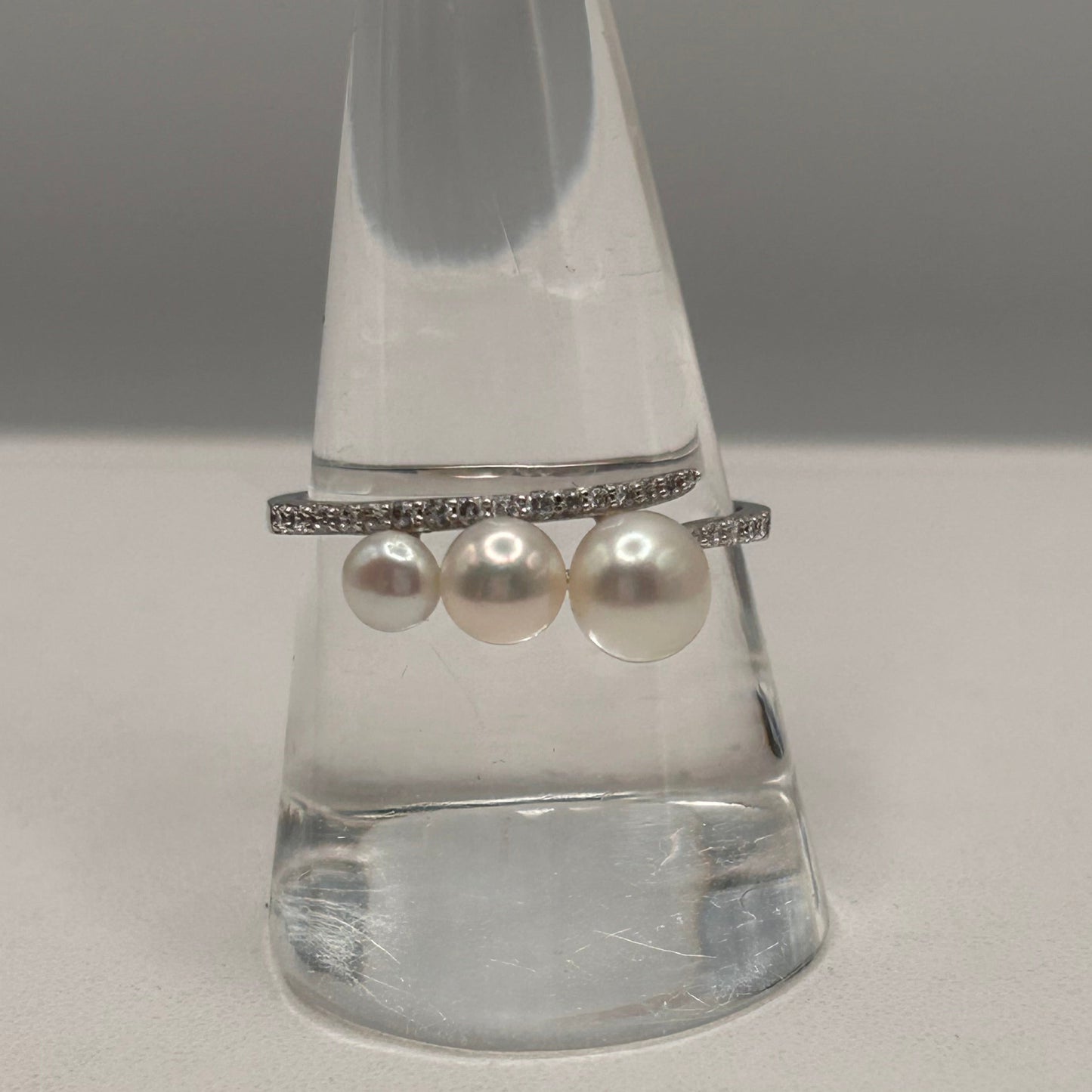 Bague en Or Blanc 18K avec Perles et Zirconiums