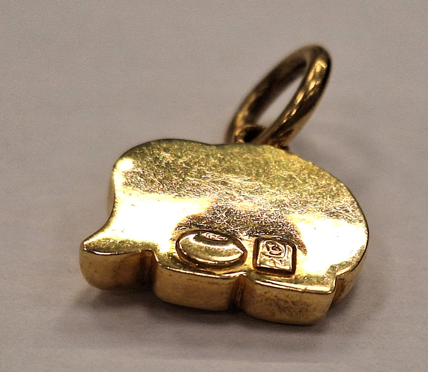 Pendentif éléphant en or jaune 18 carats