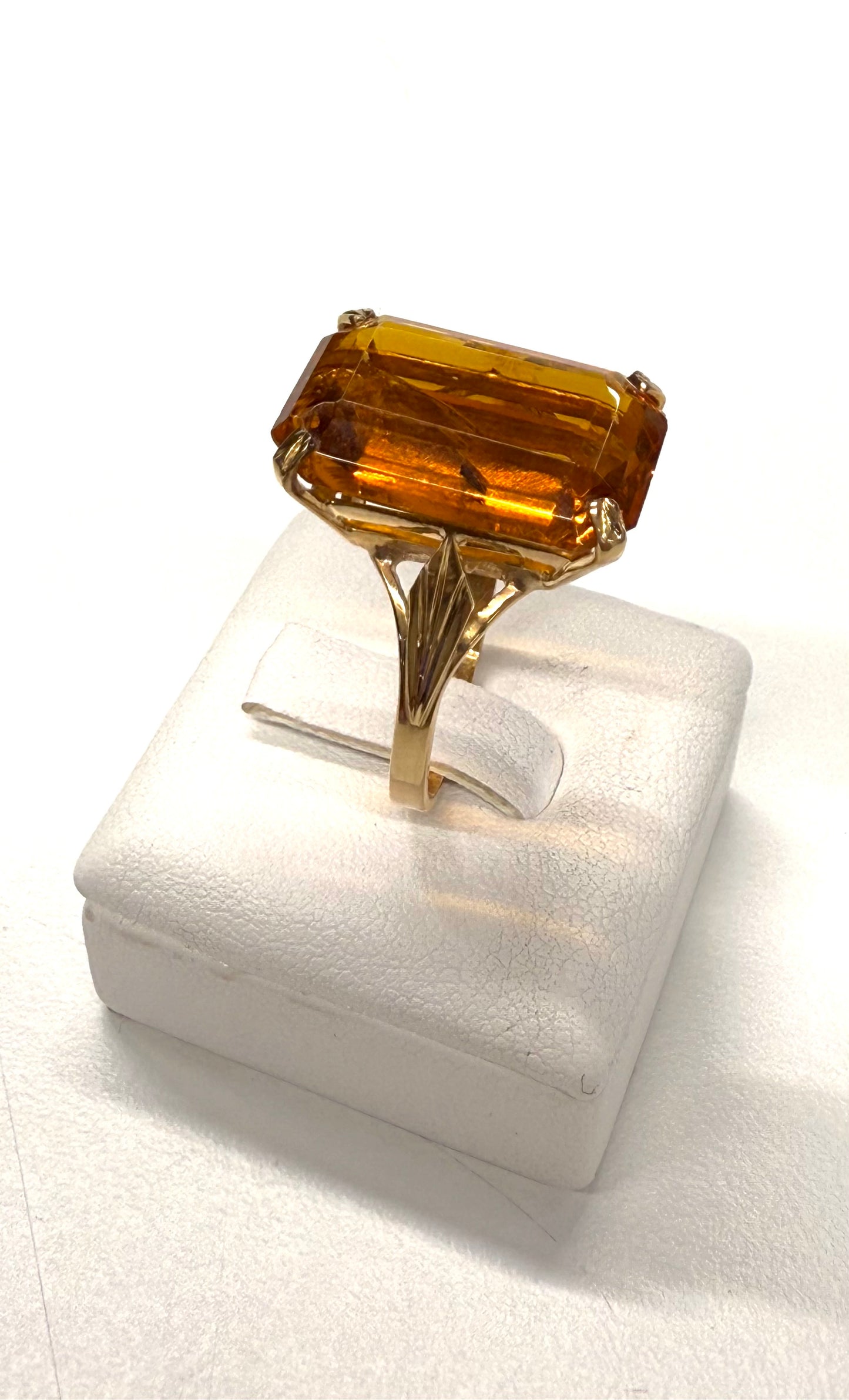 Bague Or Jaune 18k avec Citrine T.55