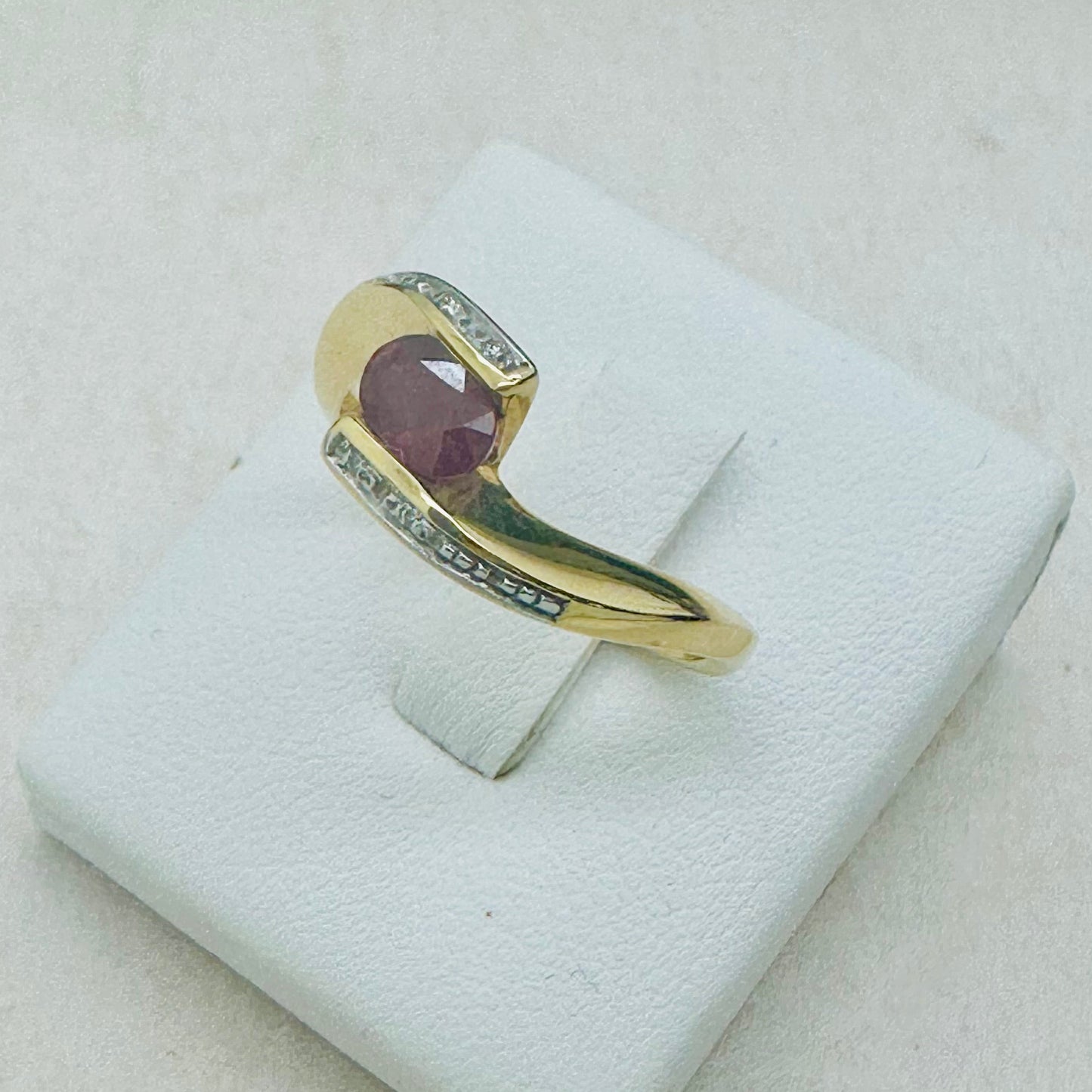 Bague Or Jaune 18K avec Rubis Certifié