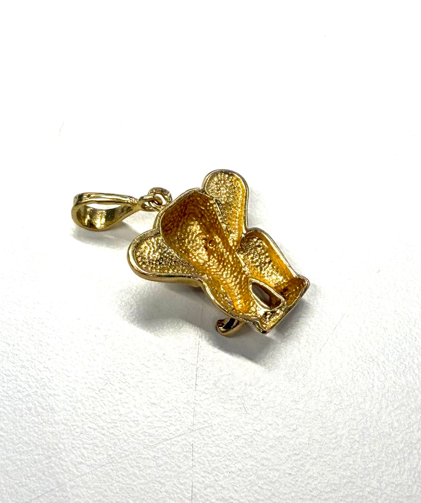 Pendentif éléphant en or 18k avec zirconium