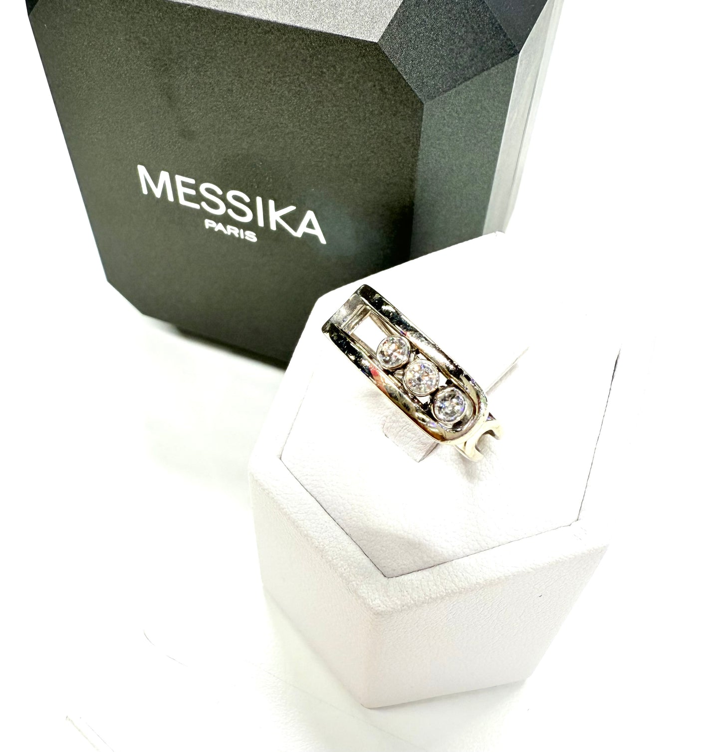 Bague Signée Or Blanc 18K avec Diamants MESSIKA 4.04 Grs - Taille 52