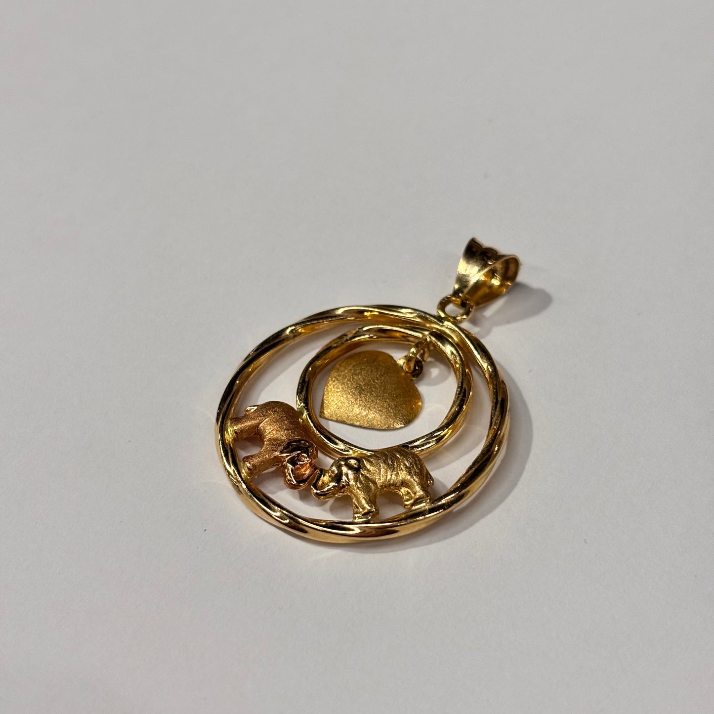 Pendentif éléphant en or 18k 3.29 Grs