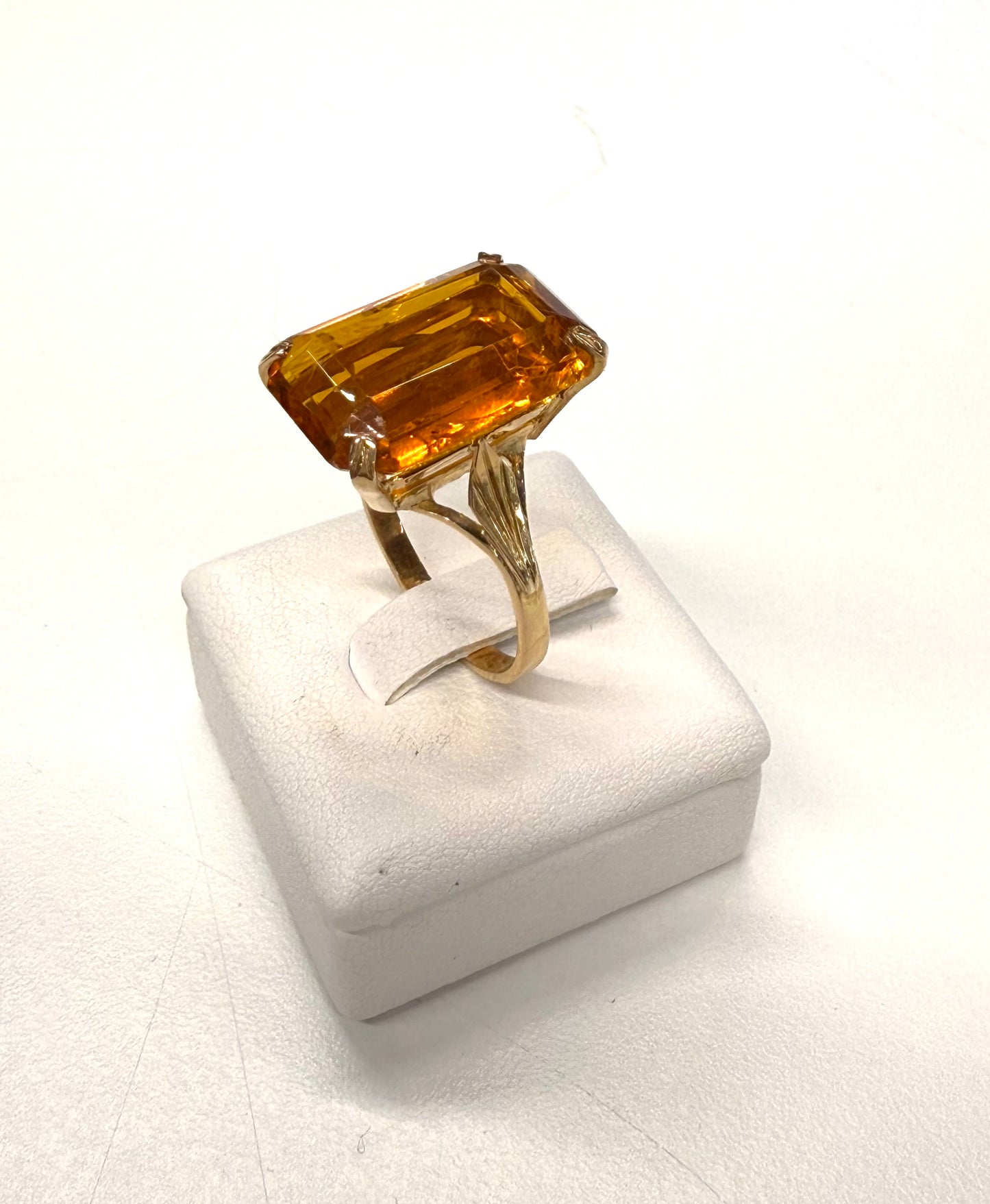 Bague Or Jaune 18k avec Citrine T.55