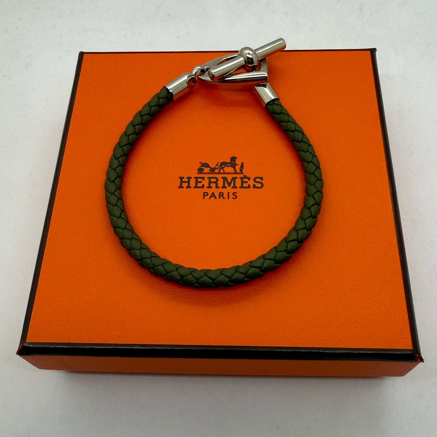 Bracelet Hermès en cuir tressé avec fermoir Glénan Comme Neuve