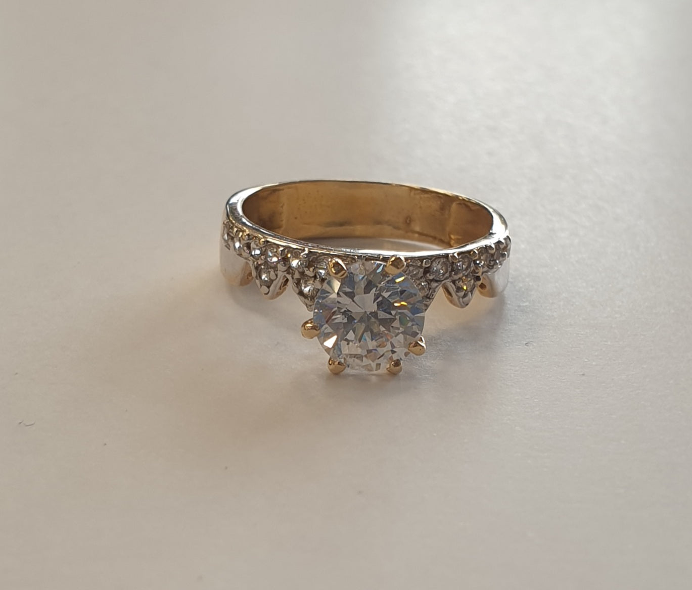 Bagues Or Jaune 18k avec Oxyde de Zirconium