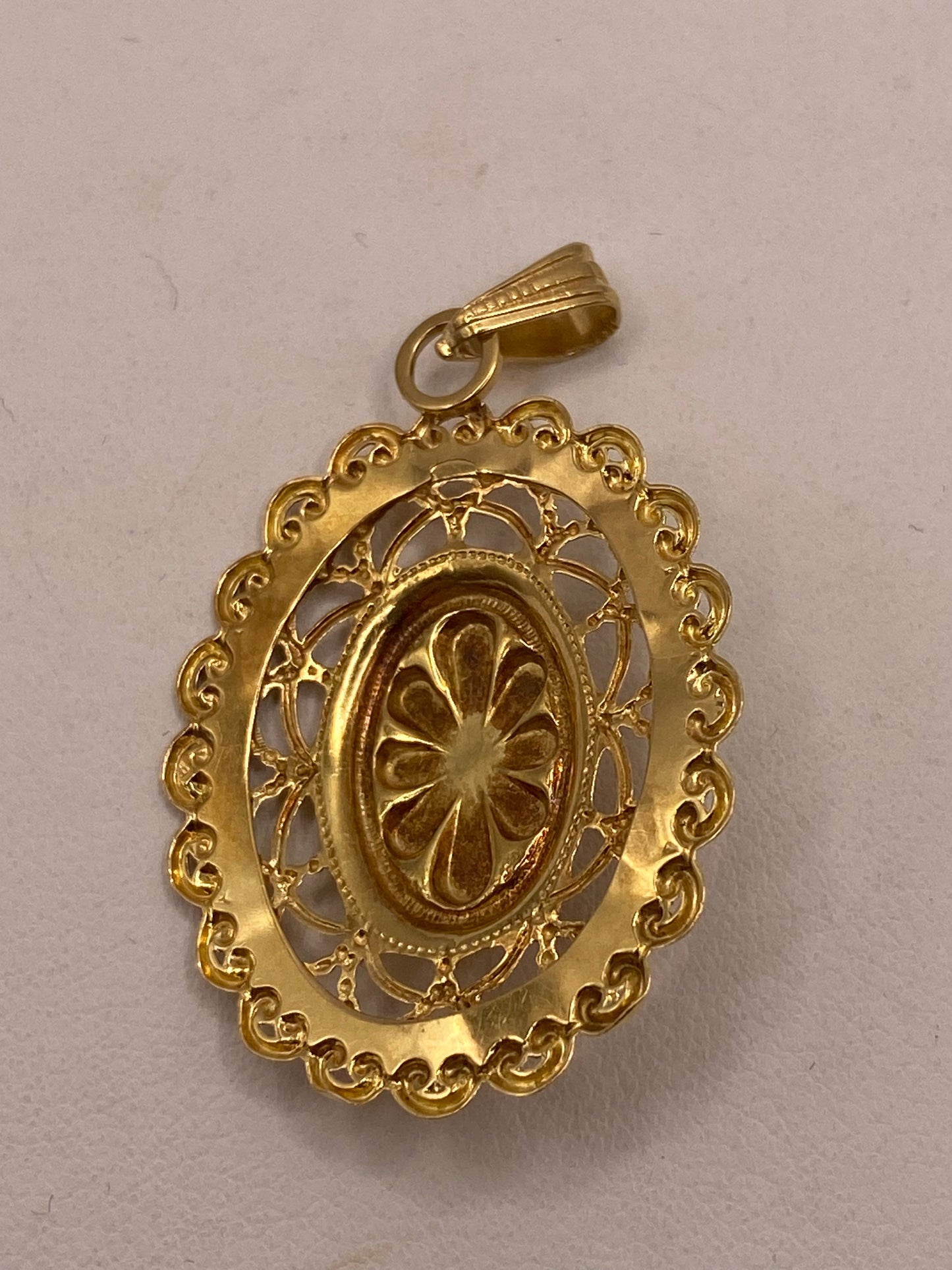 Pendentif Médaillon Or Jaune 18K 3.13 Grs